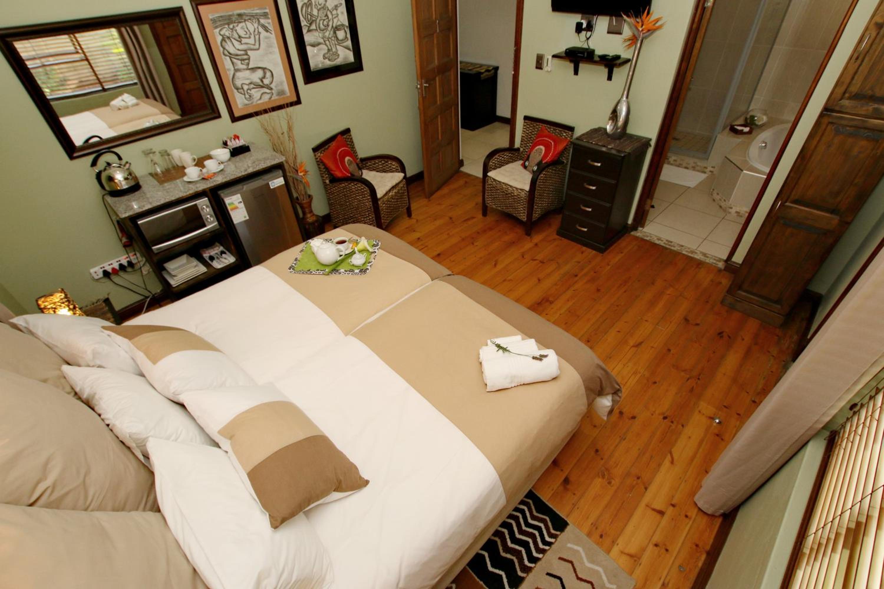 Deluxe Double or Twin Room with Bathroom photo 3