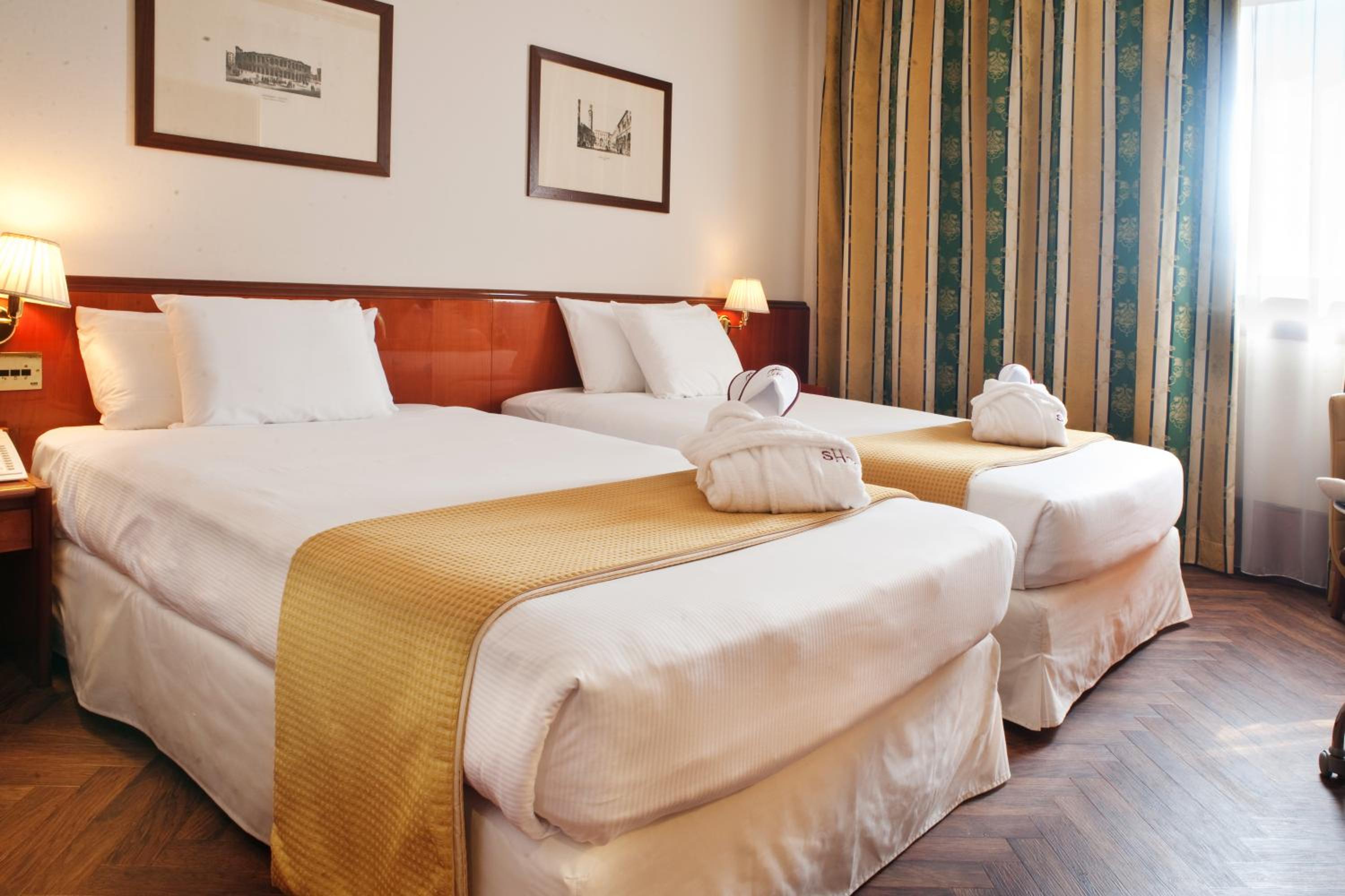 Classic Twin Room - Photo 2
