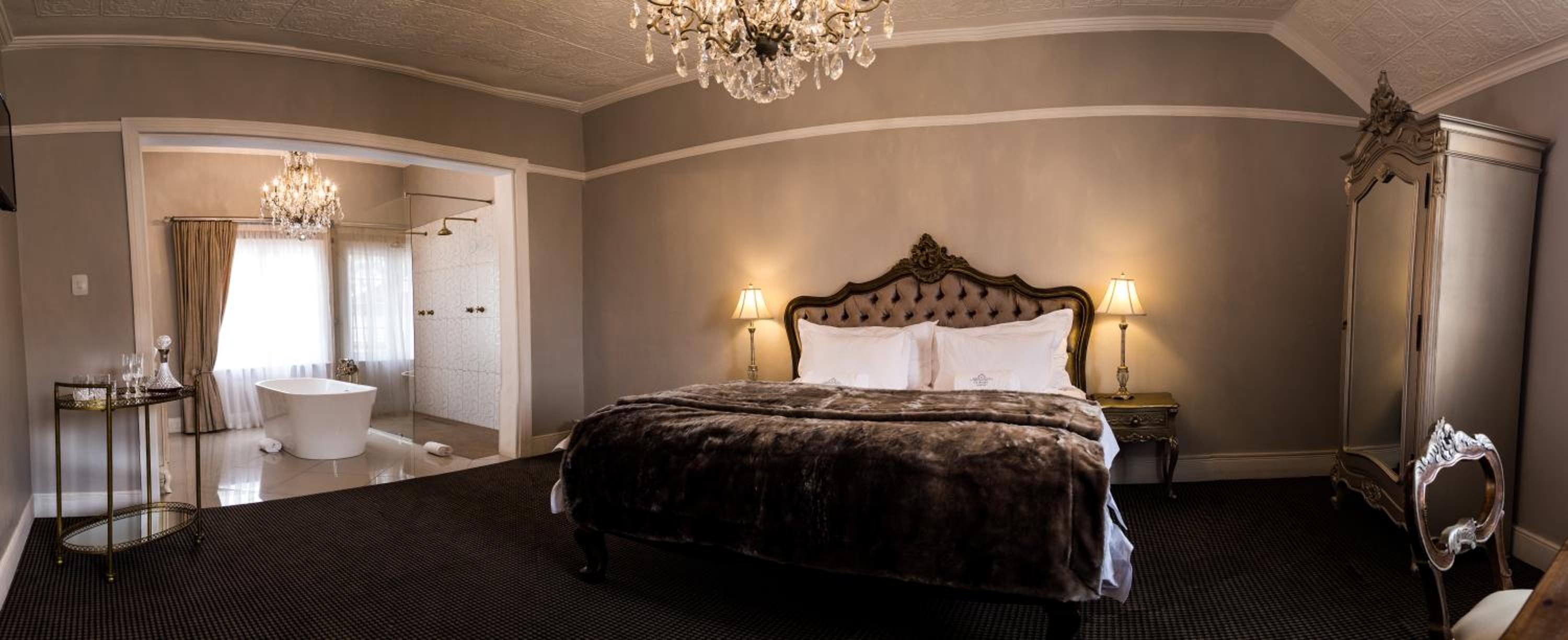 Deluxe King Room - Photo 4