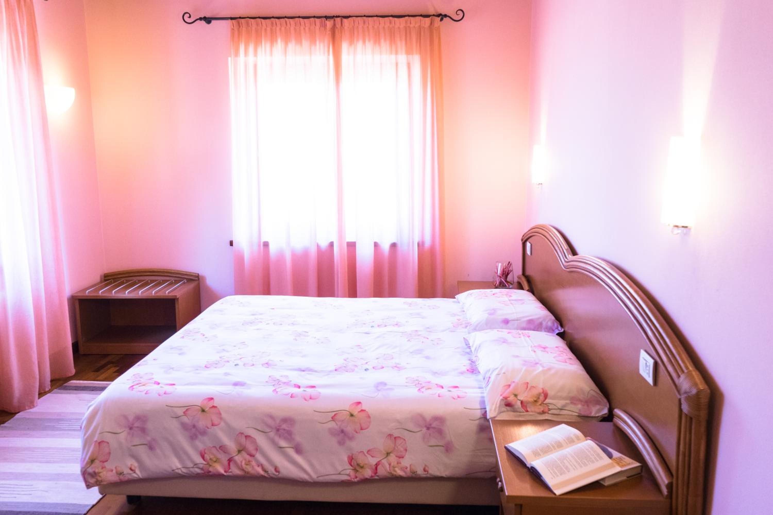 Double Room with Private Bathroom photo 1