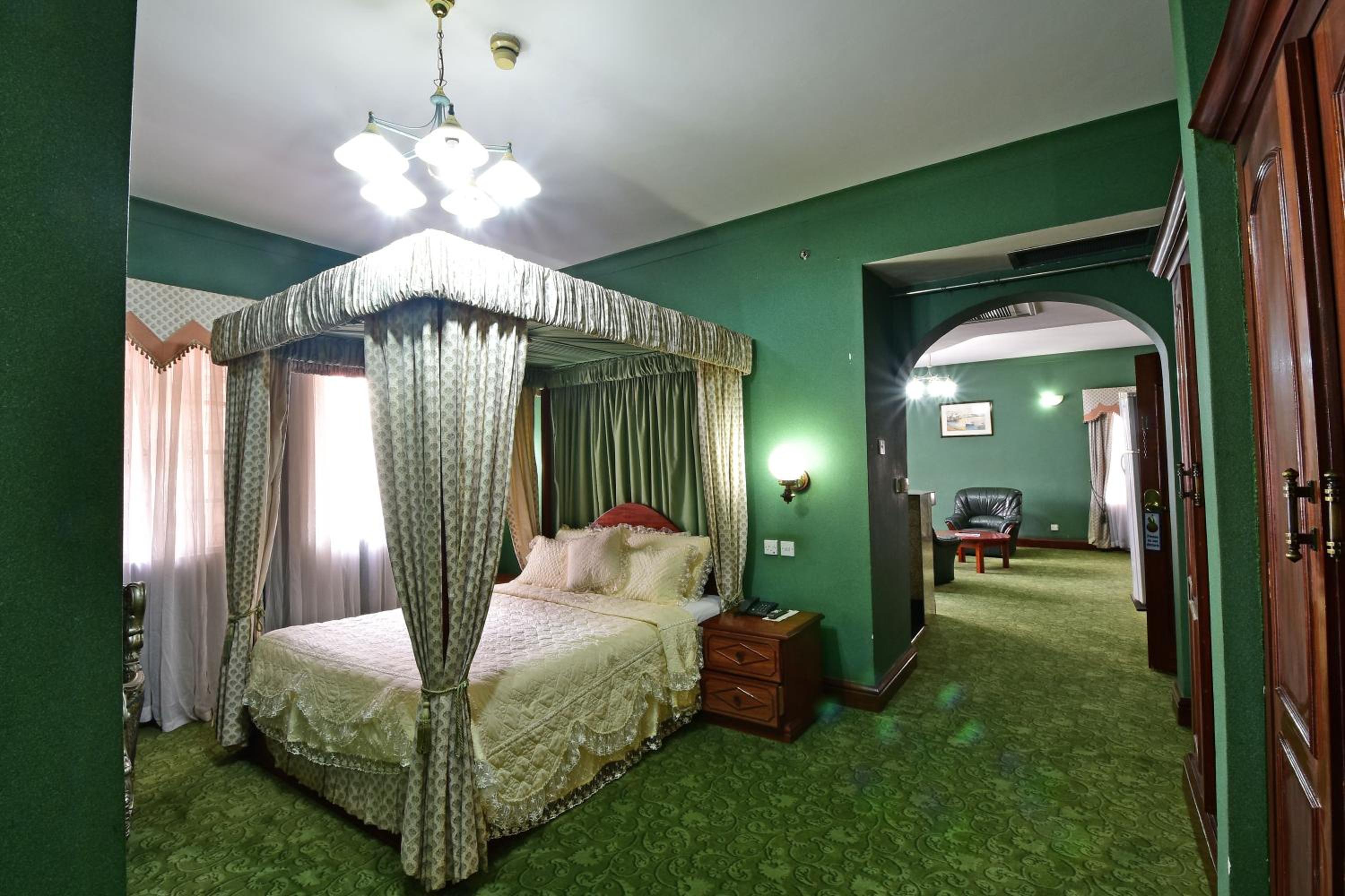 Deluxe Family Room photo 1