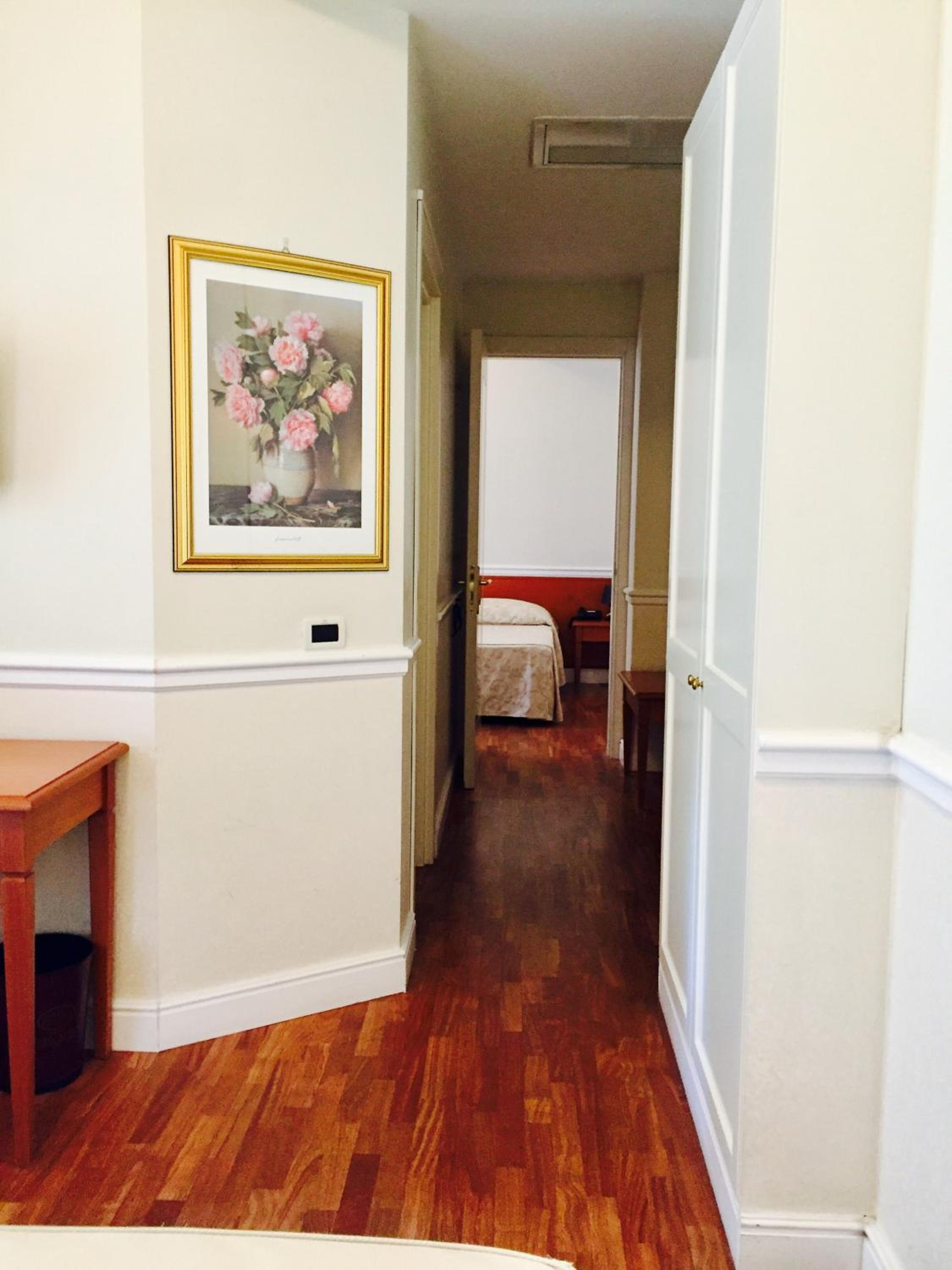 Standard Double or Twin Room photo 3