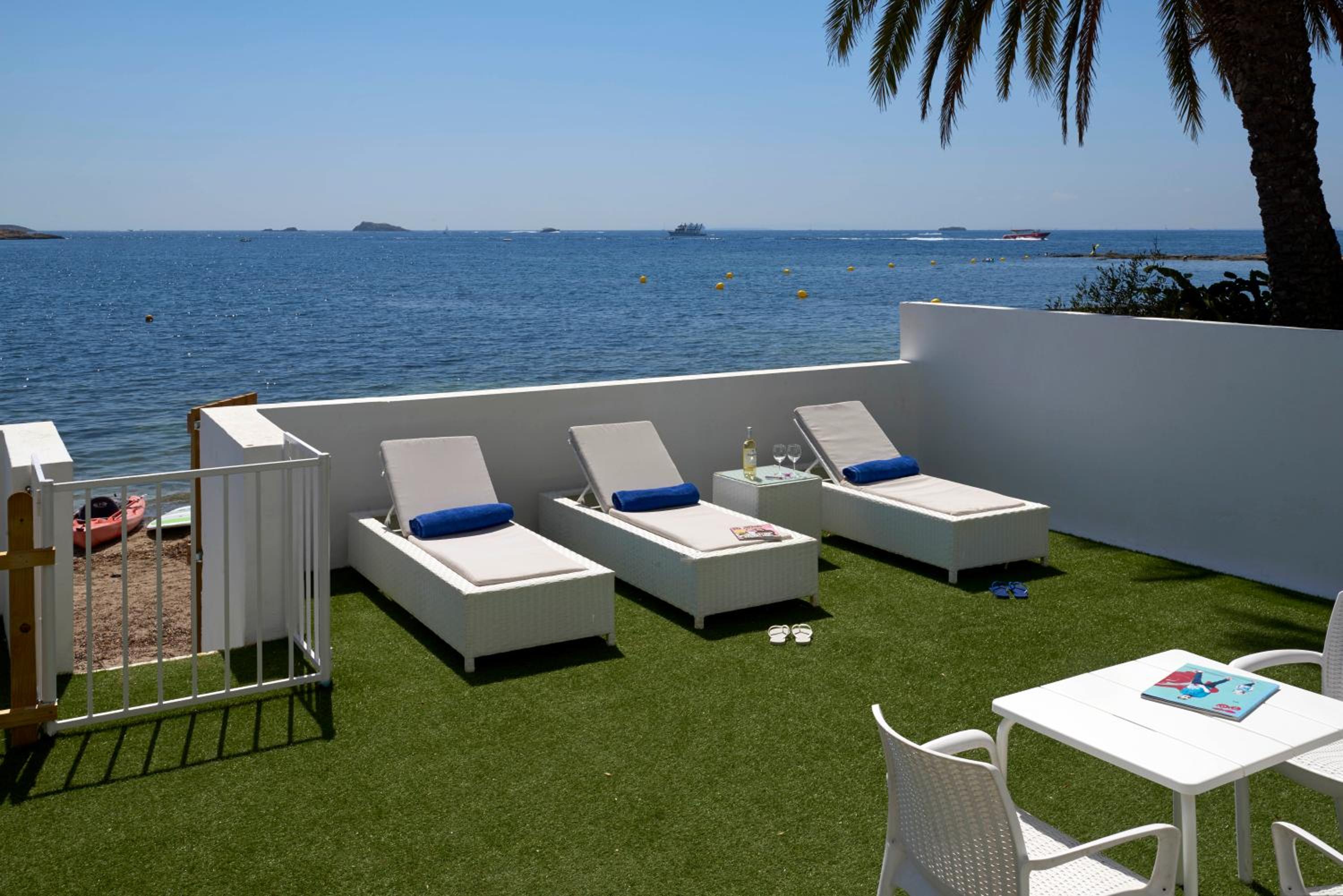 Apartment with Beach Access photo 2
