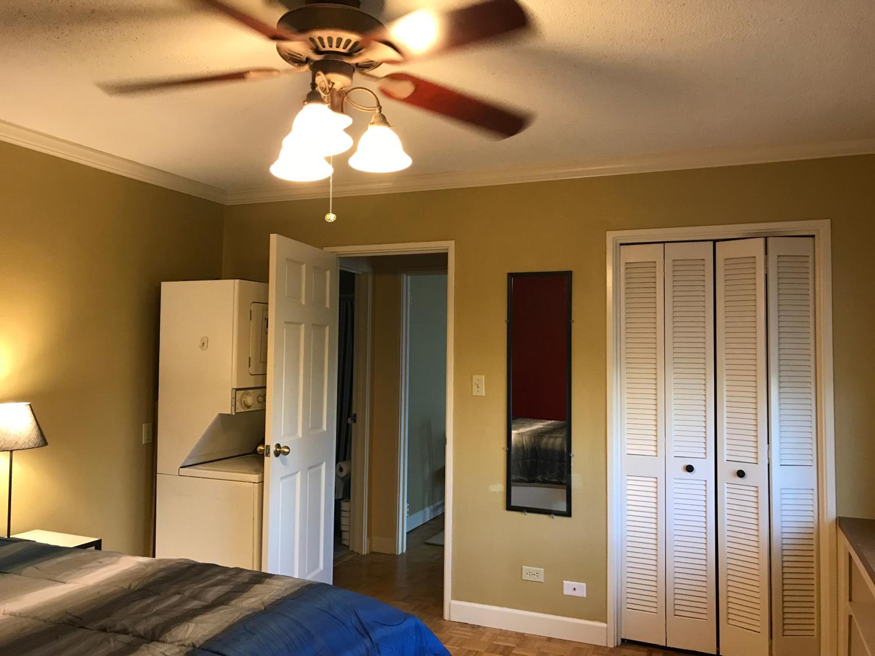 Apartment with Balcony - Photo 4