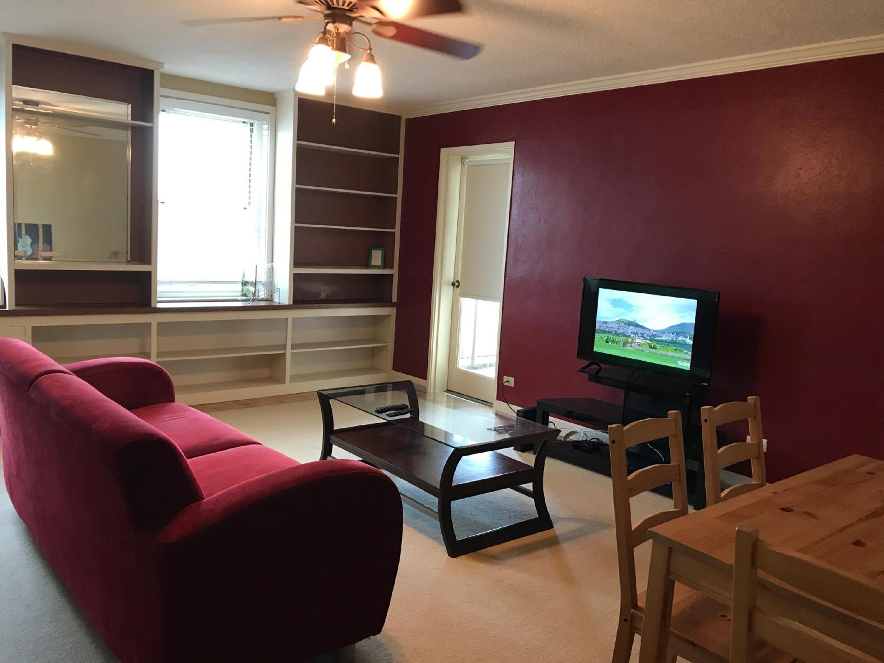 Apartment with Balcony - Photo 6