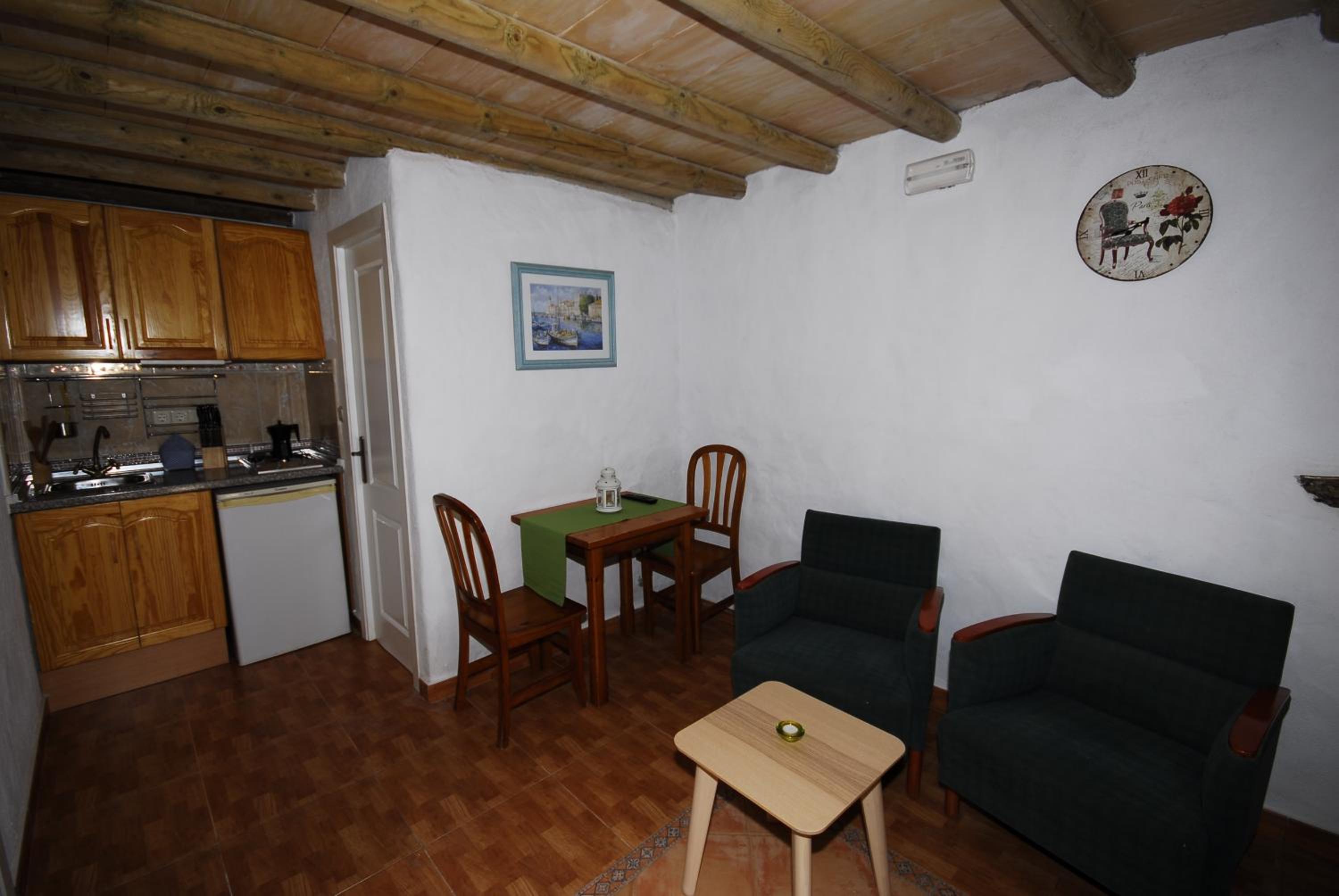 One-Bedroom Apartment photo 2