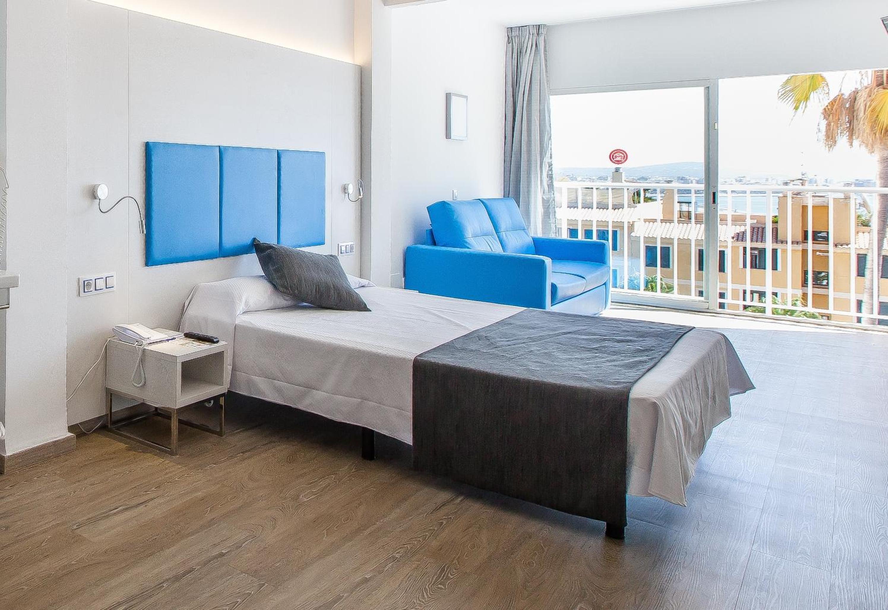 Family Room (2 Adults + 1 Child)