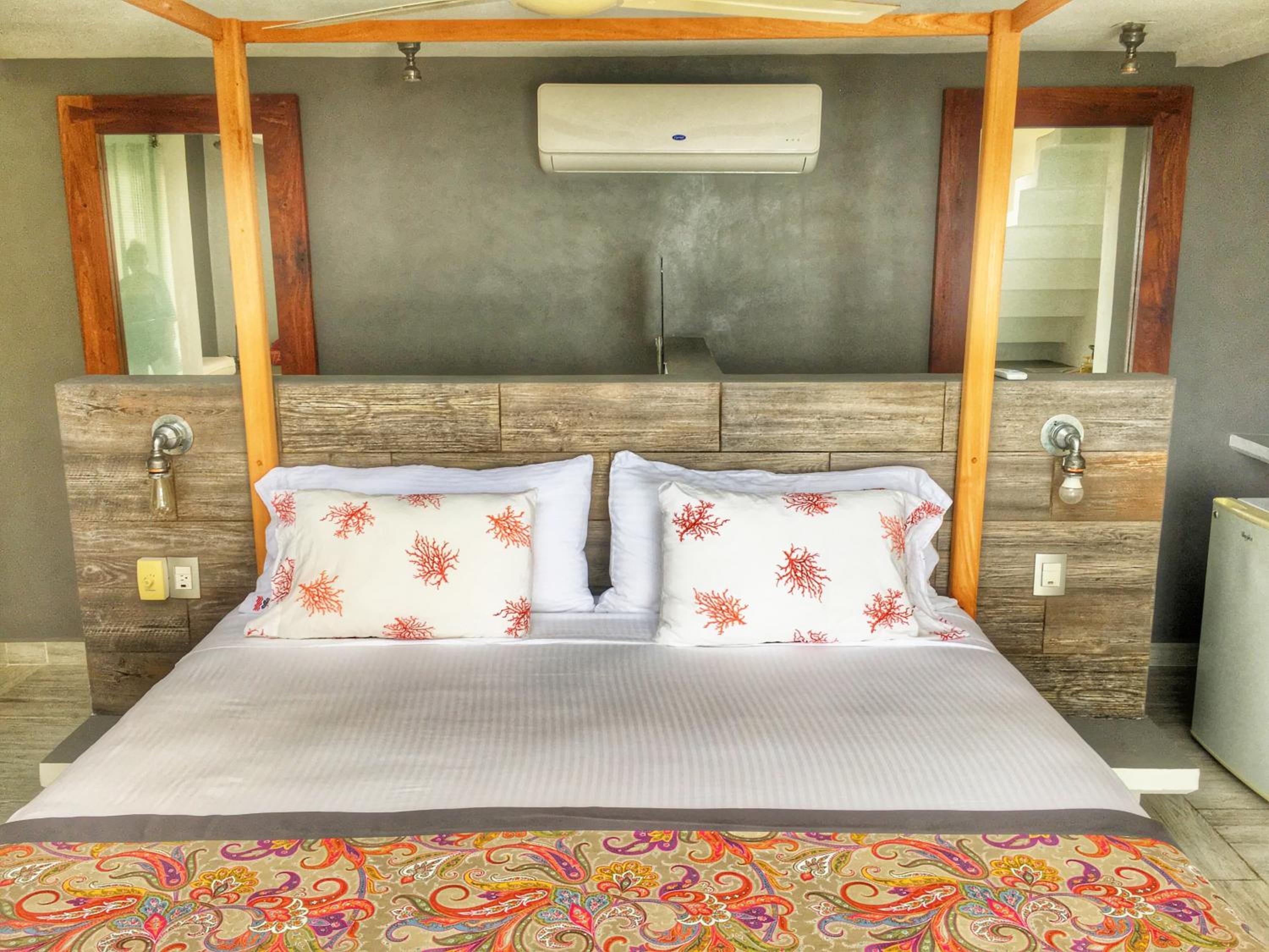 Suite with Balcony - Photo 5