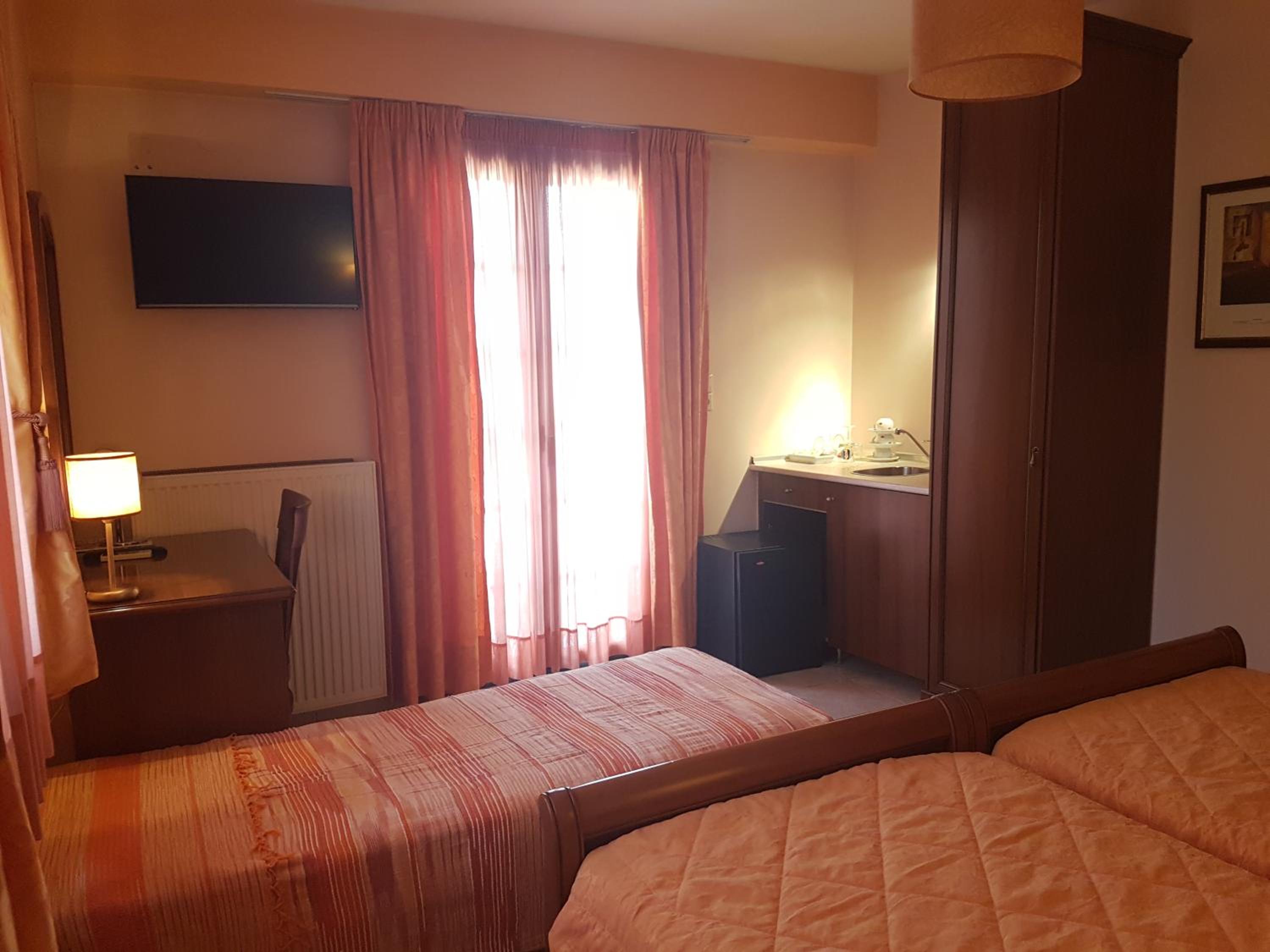 Standard Double or Twin Room with Balcony - Photo 11