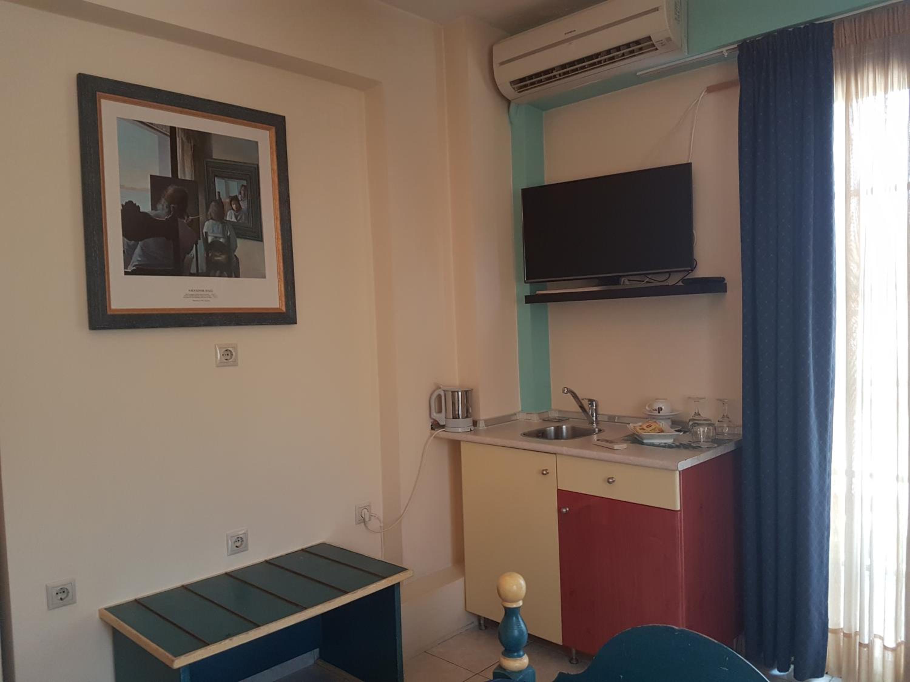 Twin Room with Balcony - Photo 6