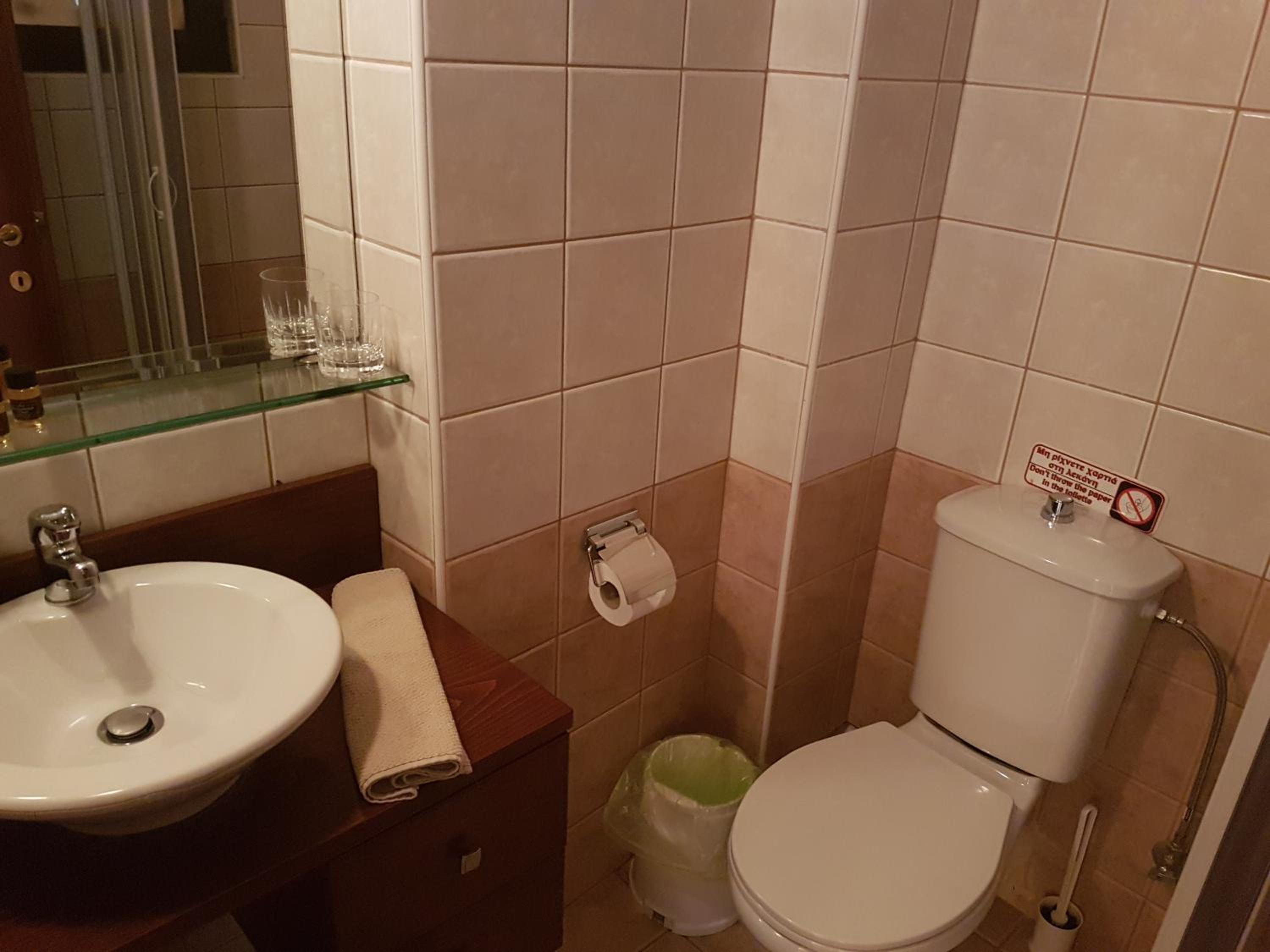 Quadruple Room with Balcony - Photo 29