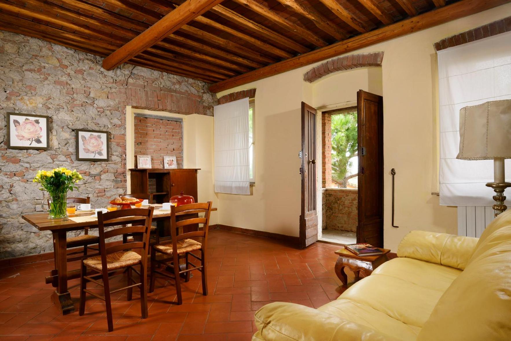 Two-Bedroom Apartment ( 5 Adults ) - First Floor - Photo 3
