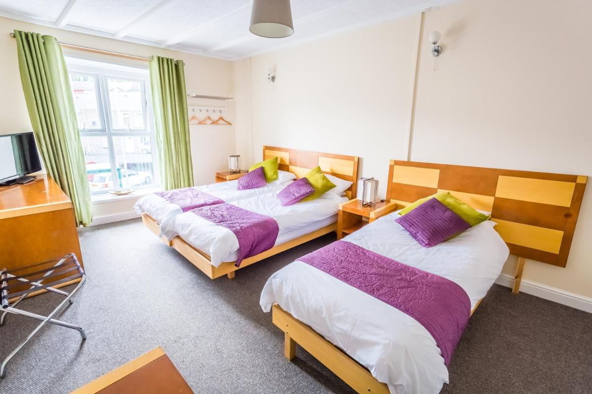 Triple Room with Private Bathroom photo 2