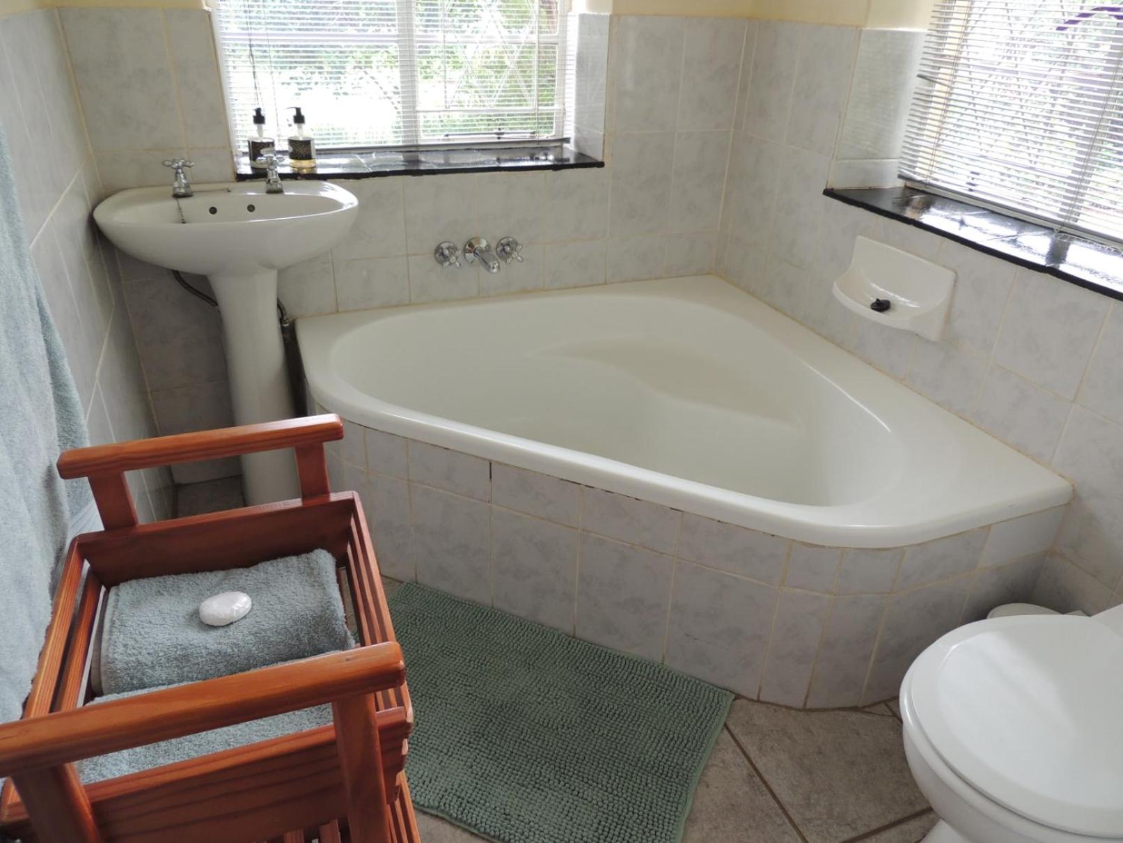 Double Room with Private Bathroom - Photo 2