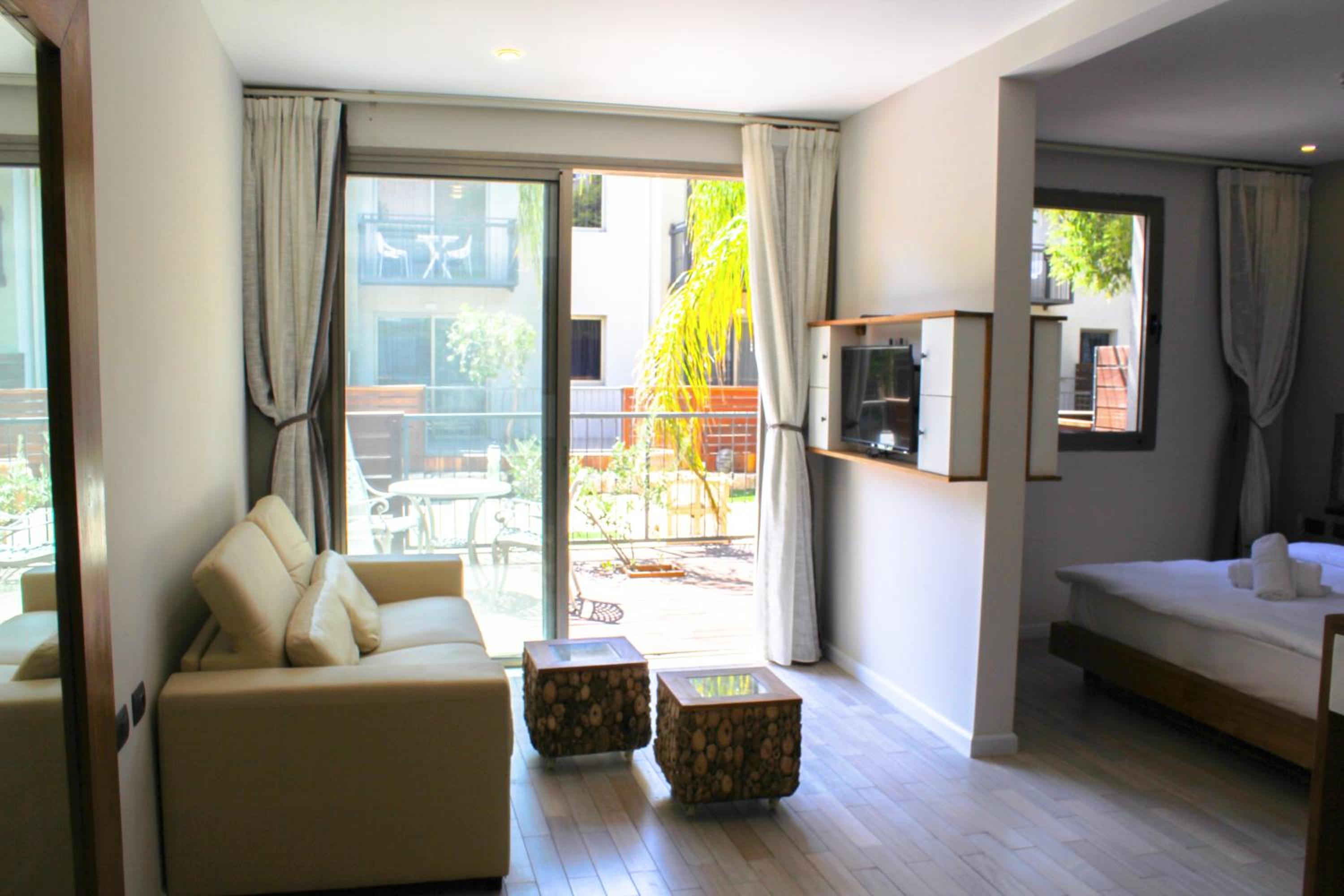 Patio Suite - Photo 2
