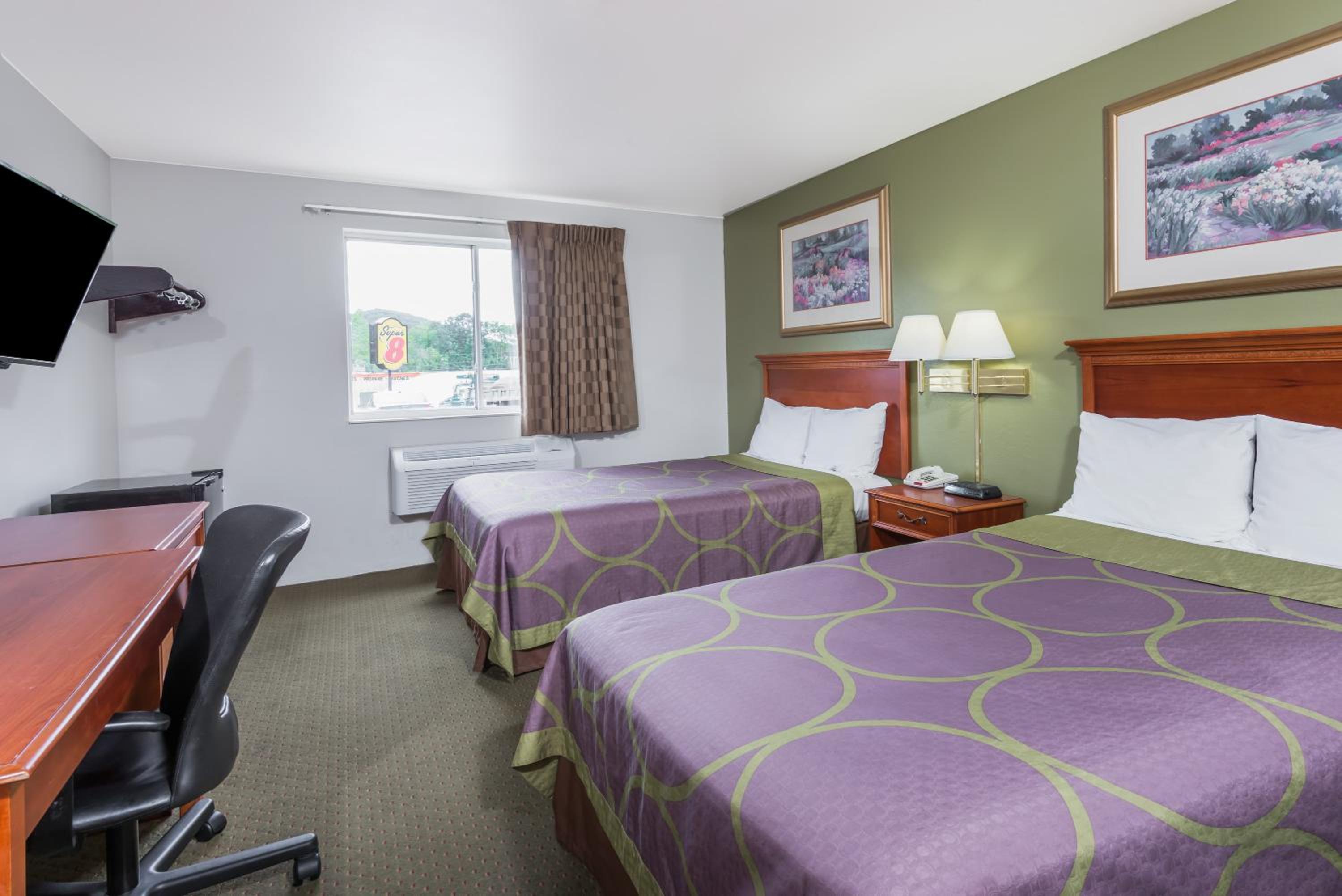 Room with Two Double Beds - Non-Smoking photo 2