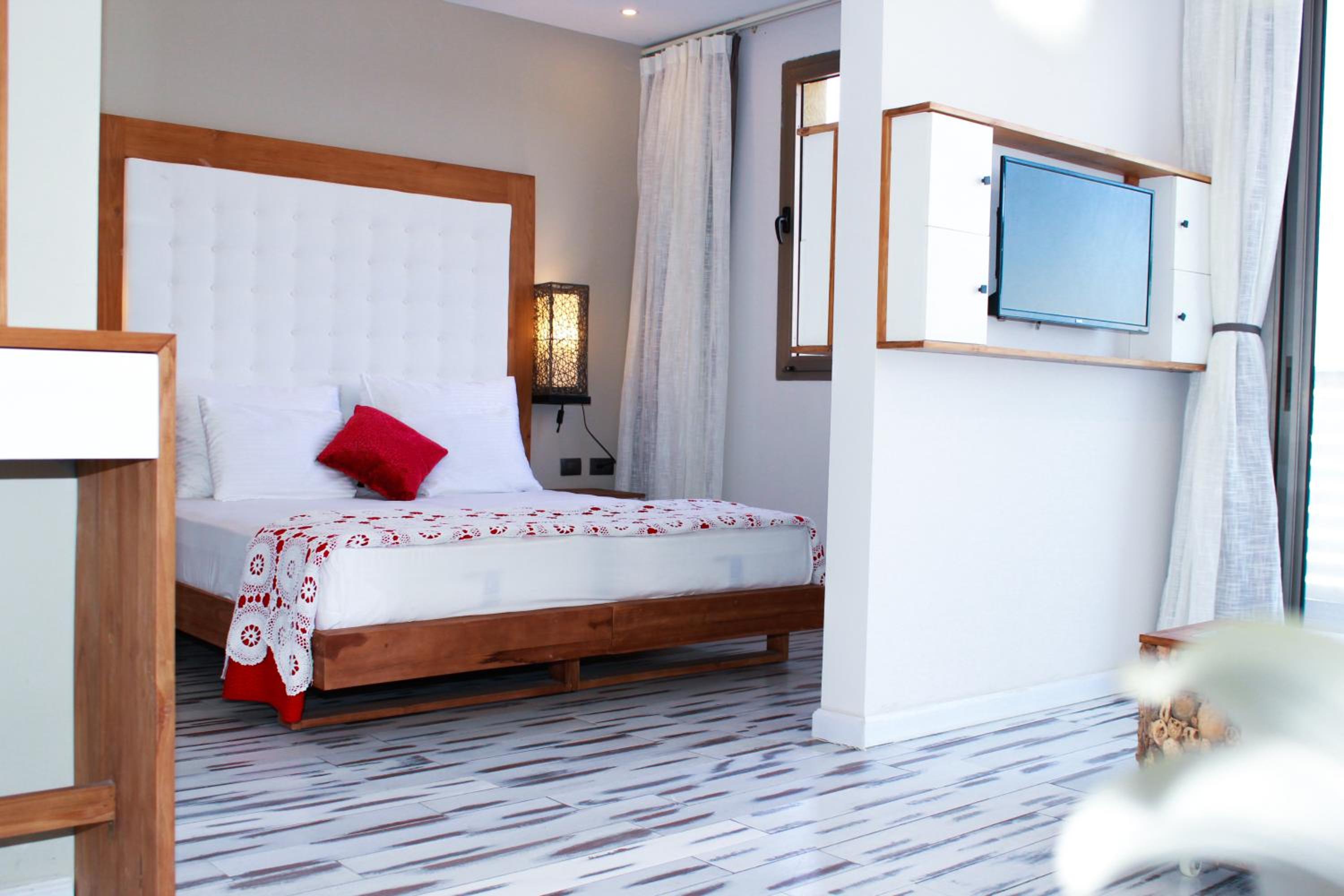 Suite - Photo 10