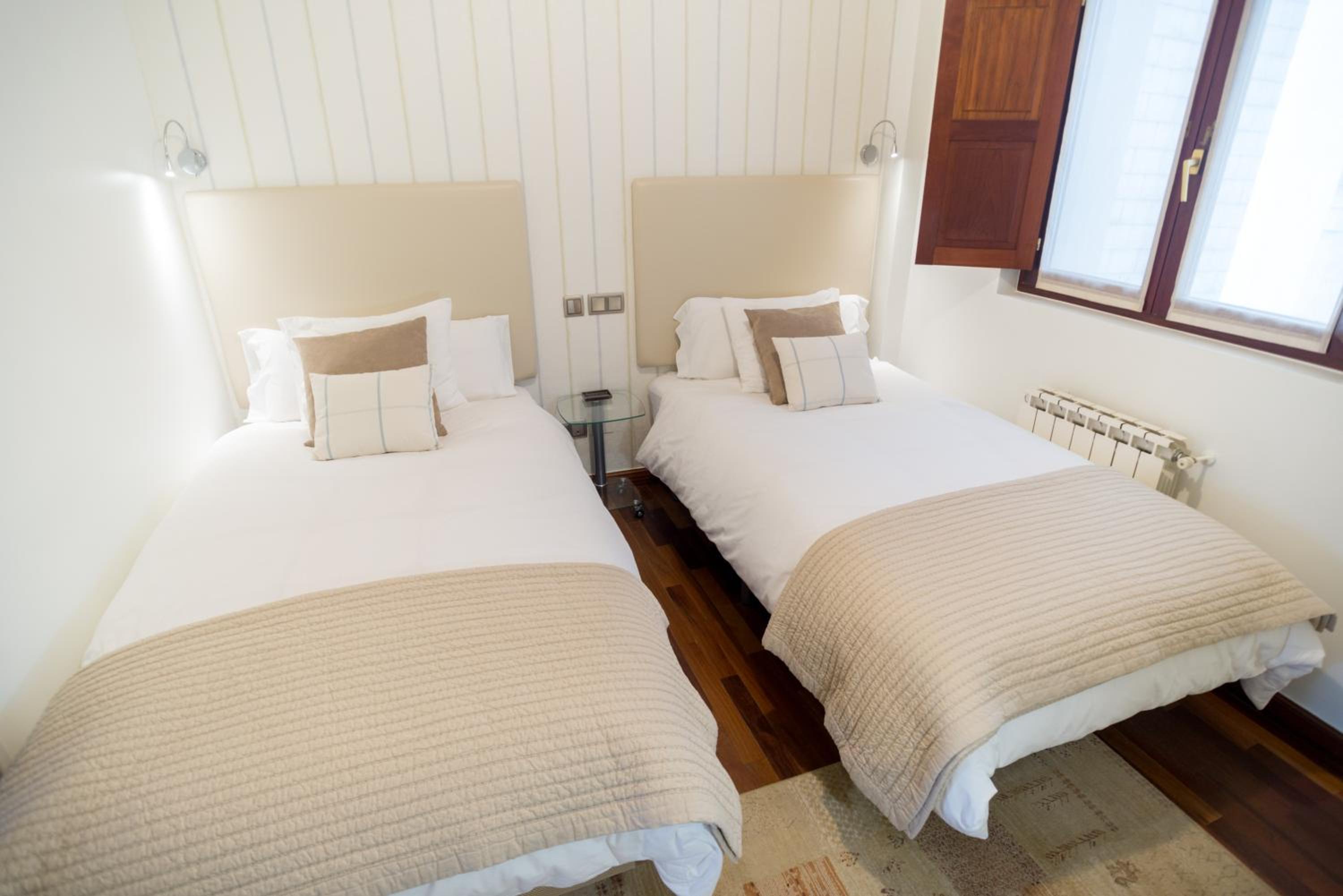Twin Room - Photo 3