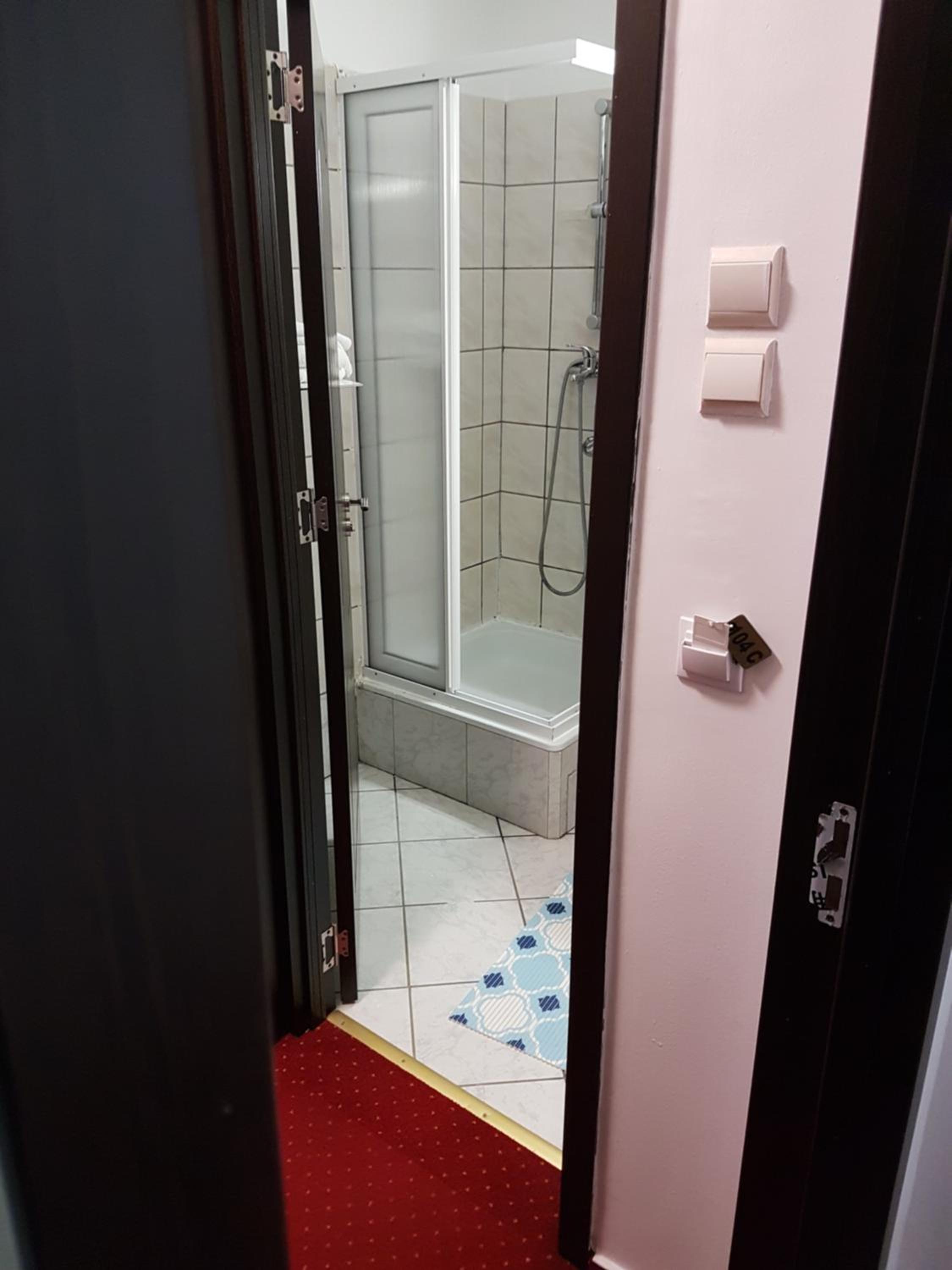 Double or Twin Room - Photo 13