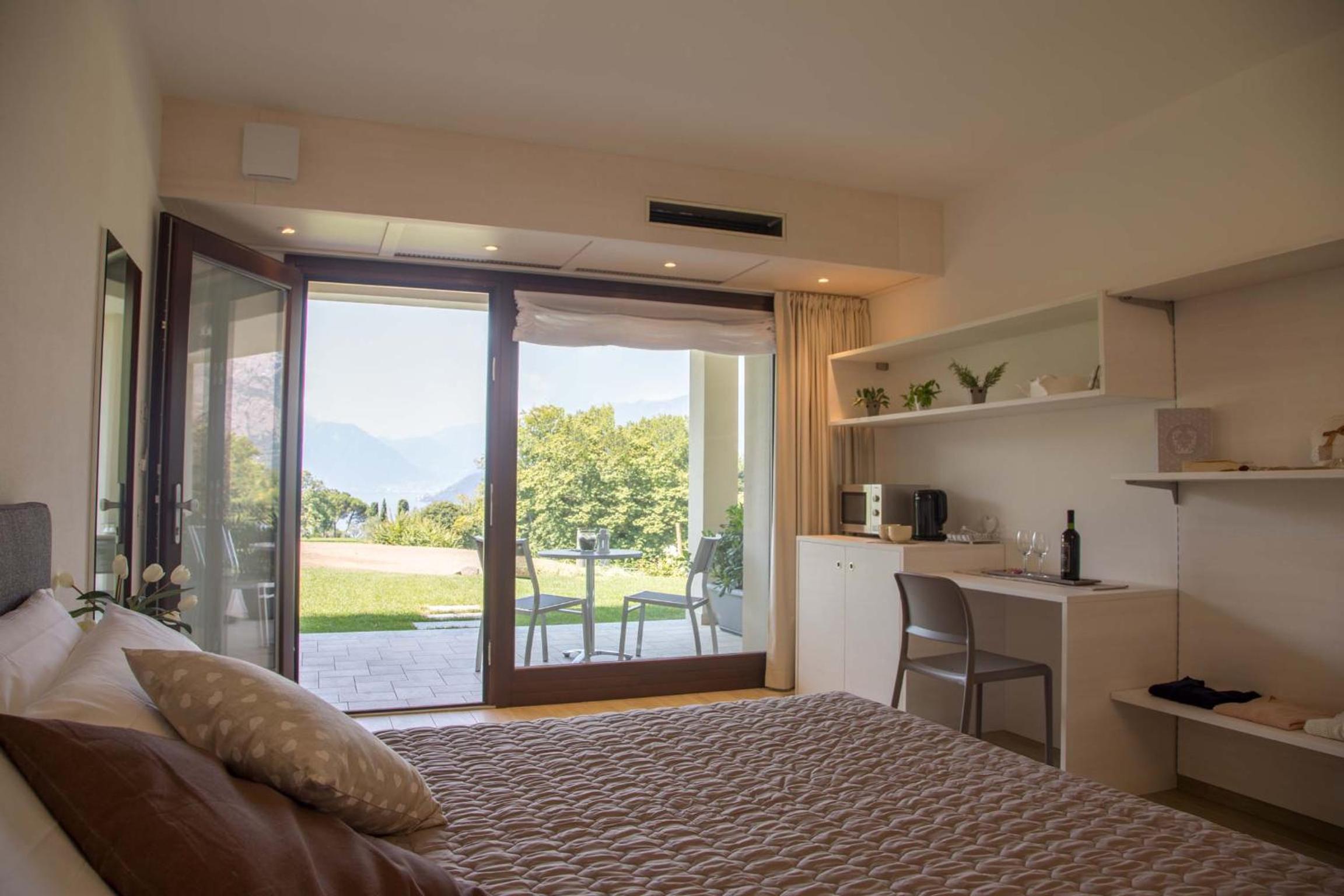 Double Room with Lake View photo 1
