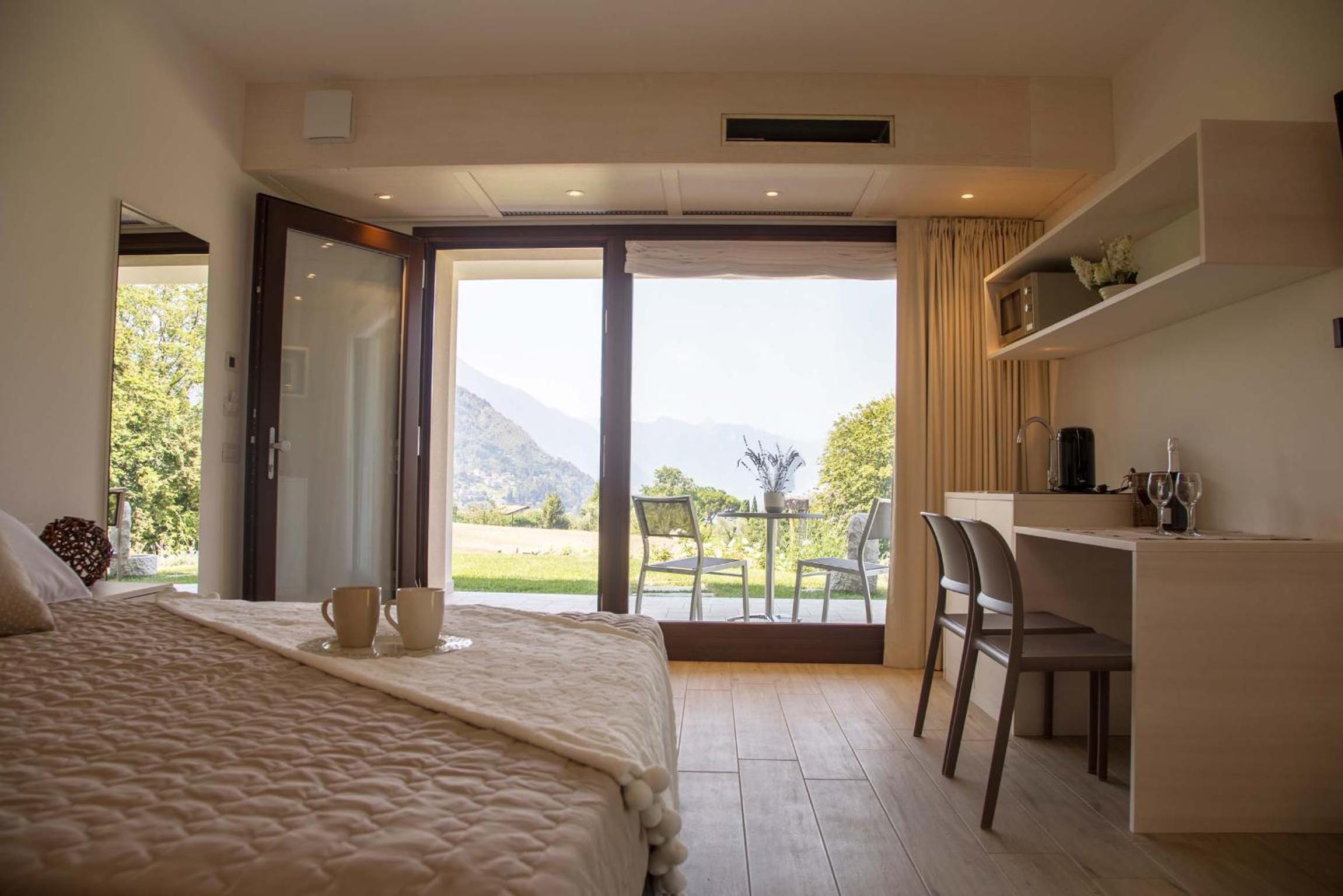 Double Room with Lake View photo 2