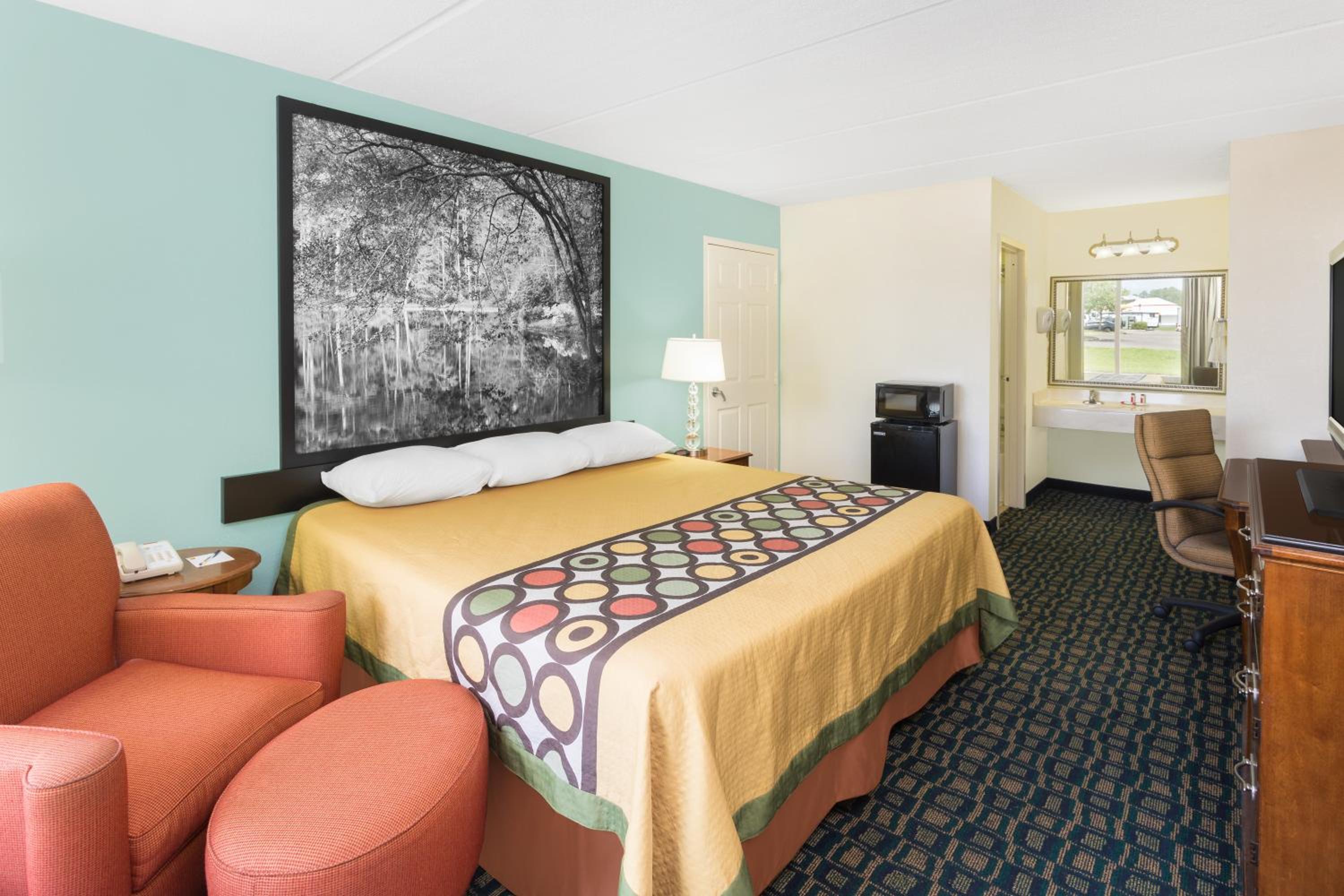 King Room - Non-Smoking (2 Adults) - Photo 5