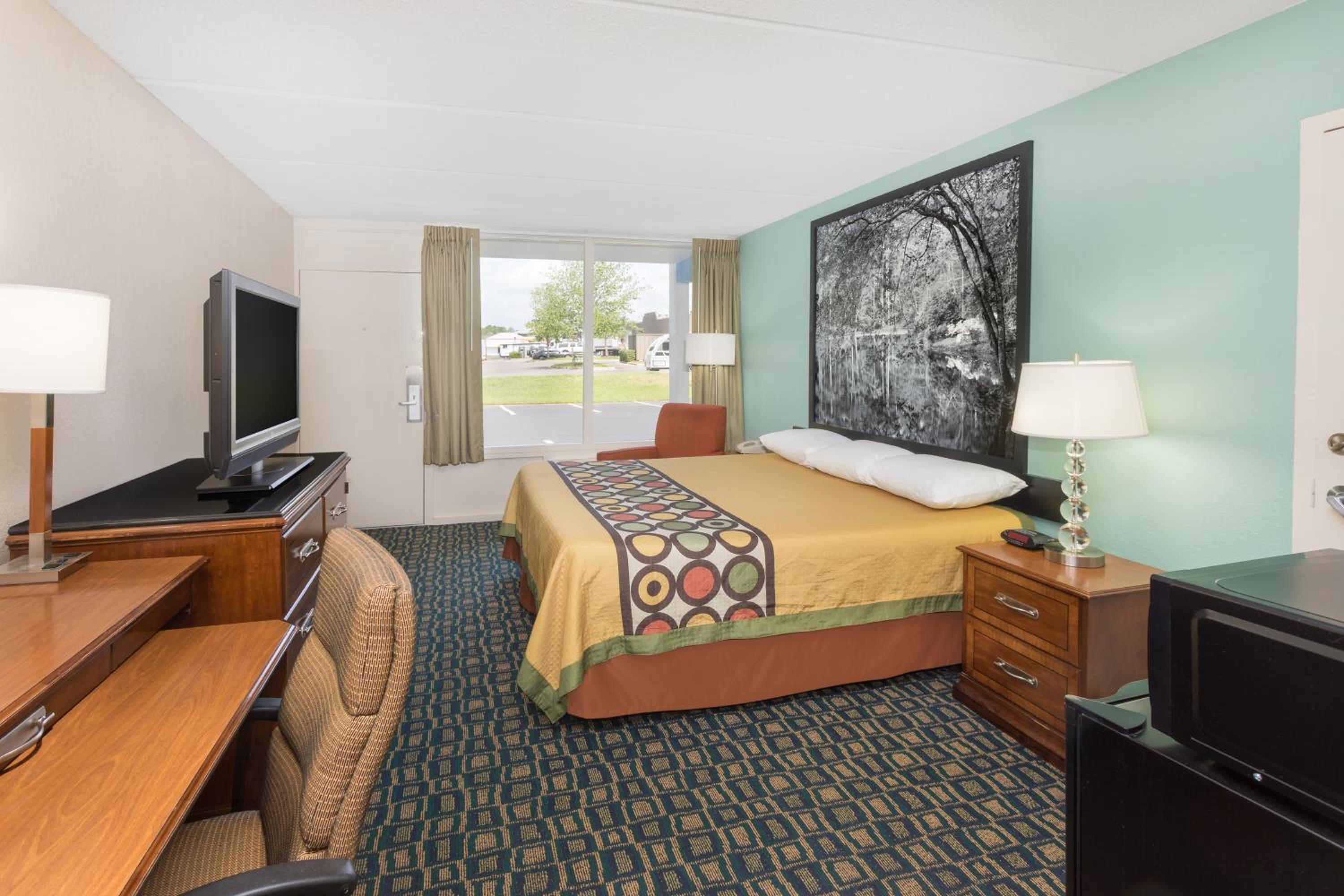 King Room - Non-Smoking (2 Adults) - Photo 2