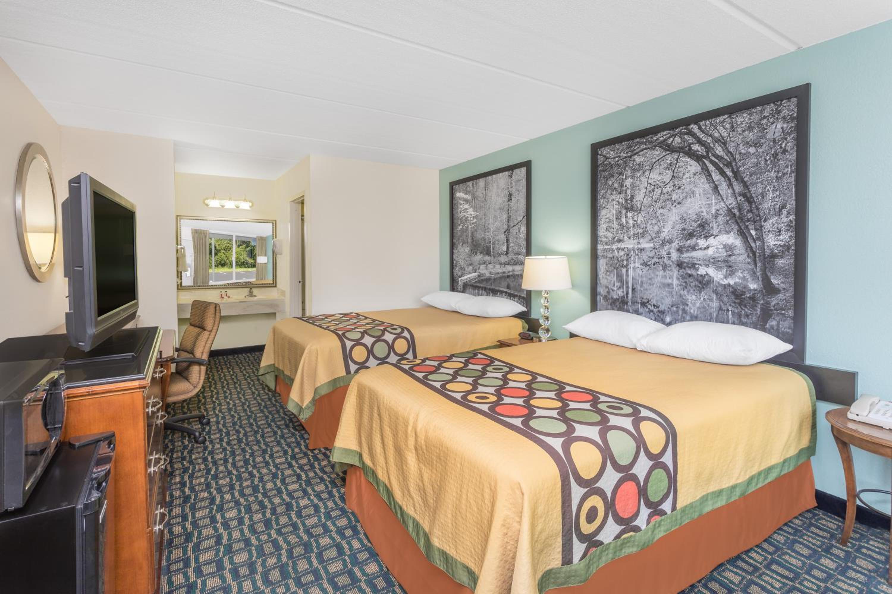 Double Room with Two Double Beds - Non-Smoking (4 Adults) - Photo 1