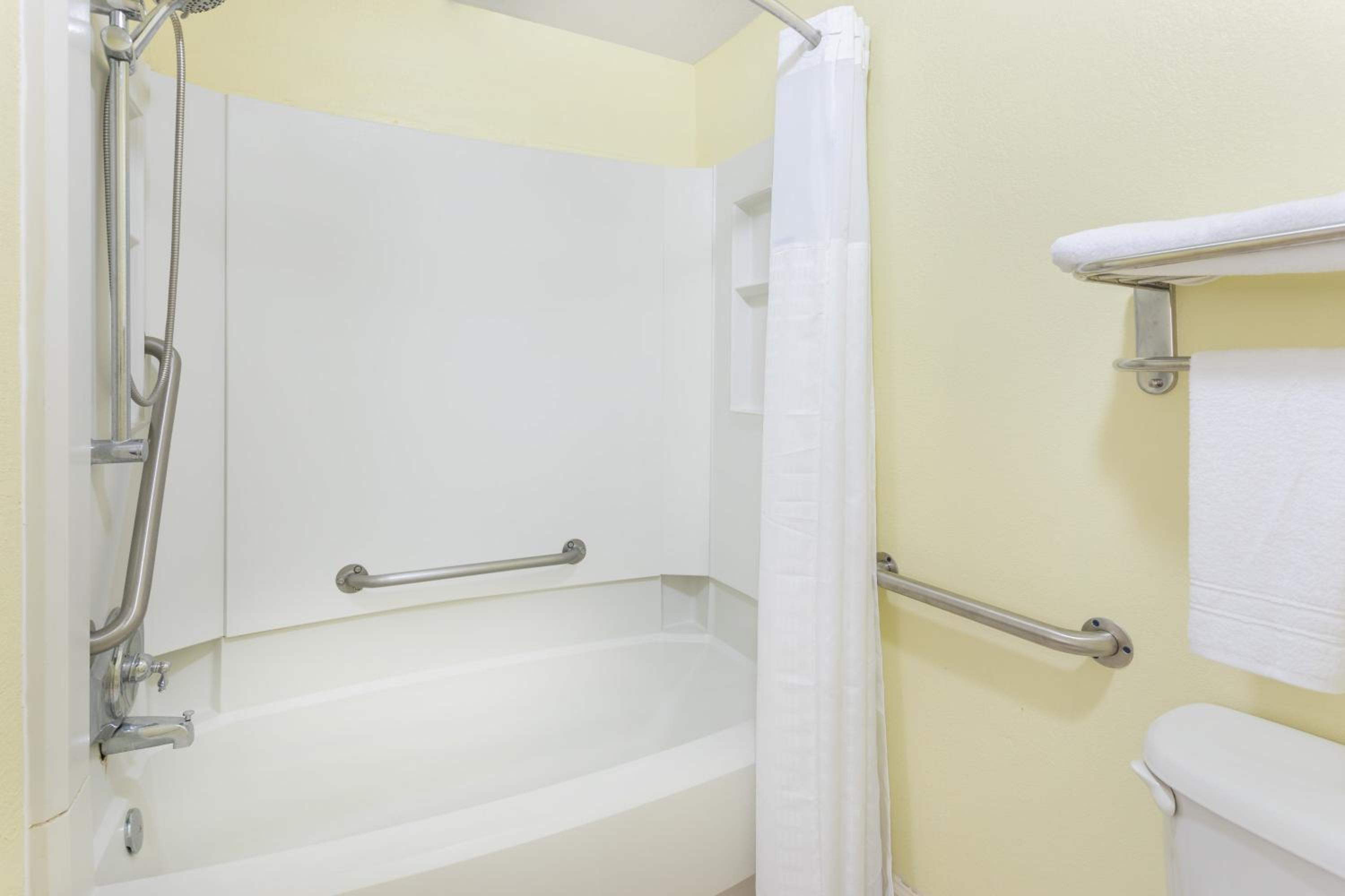 King Room - Mobility Access/Non-Smoking - Photo 5