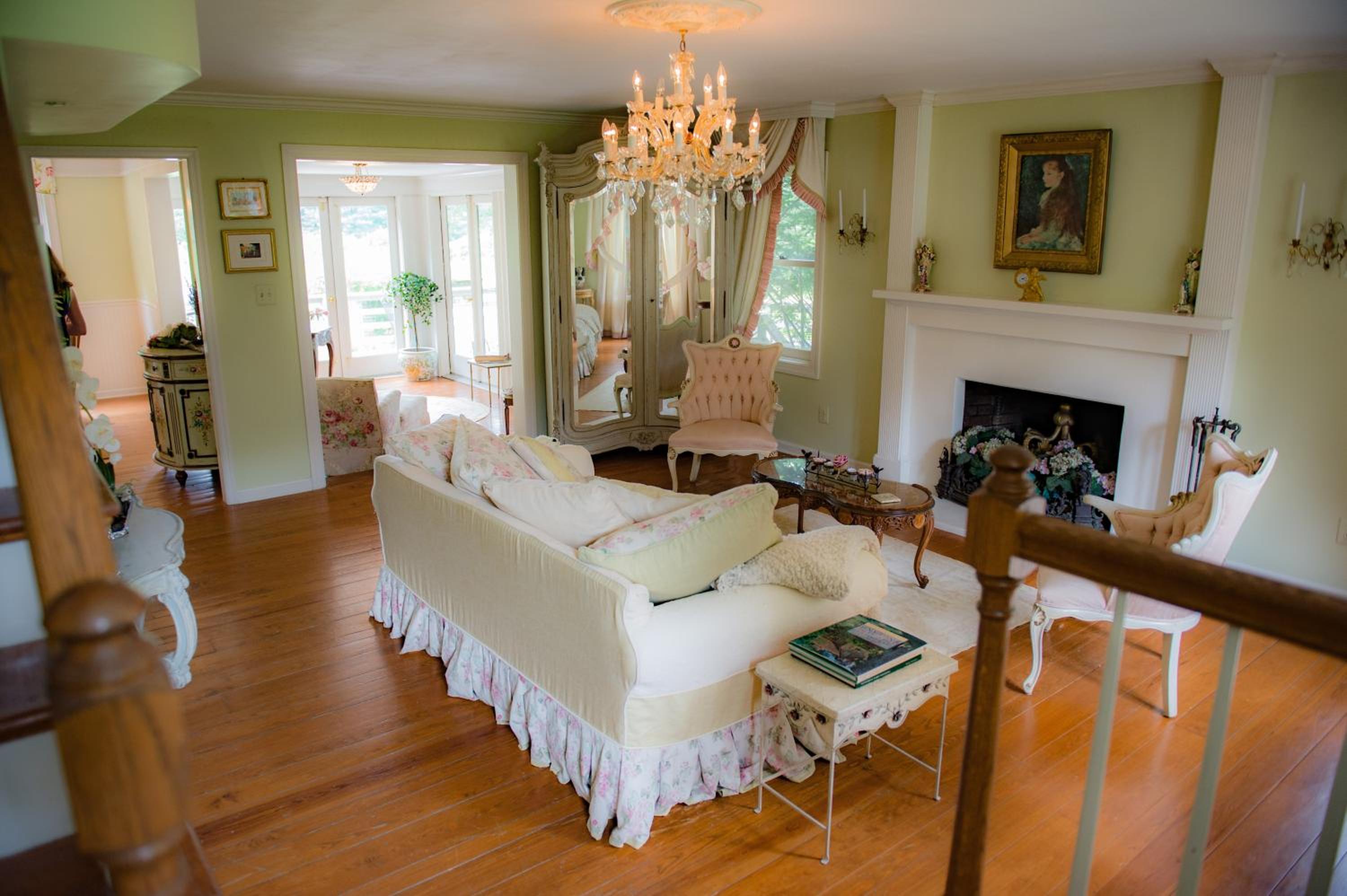 Three-Bedroom House photo 3