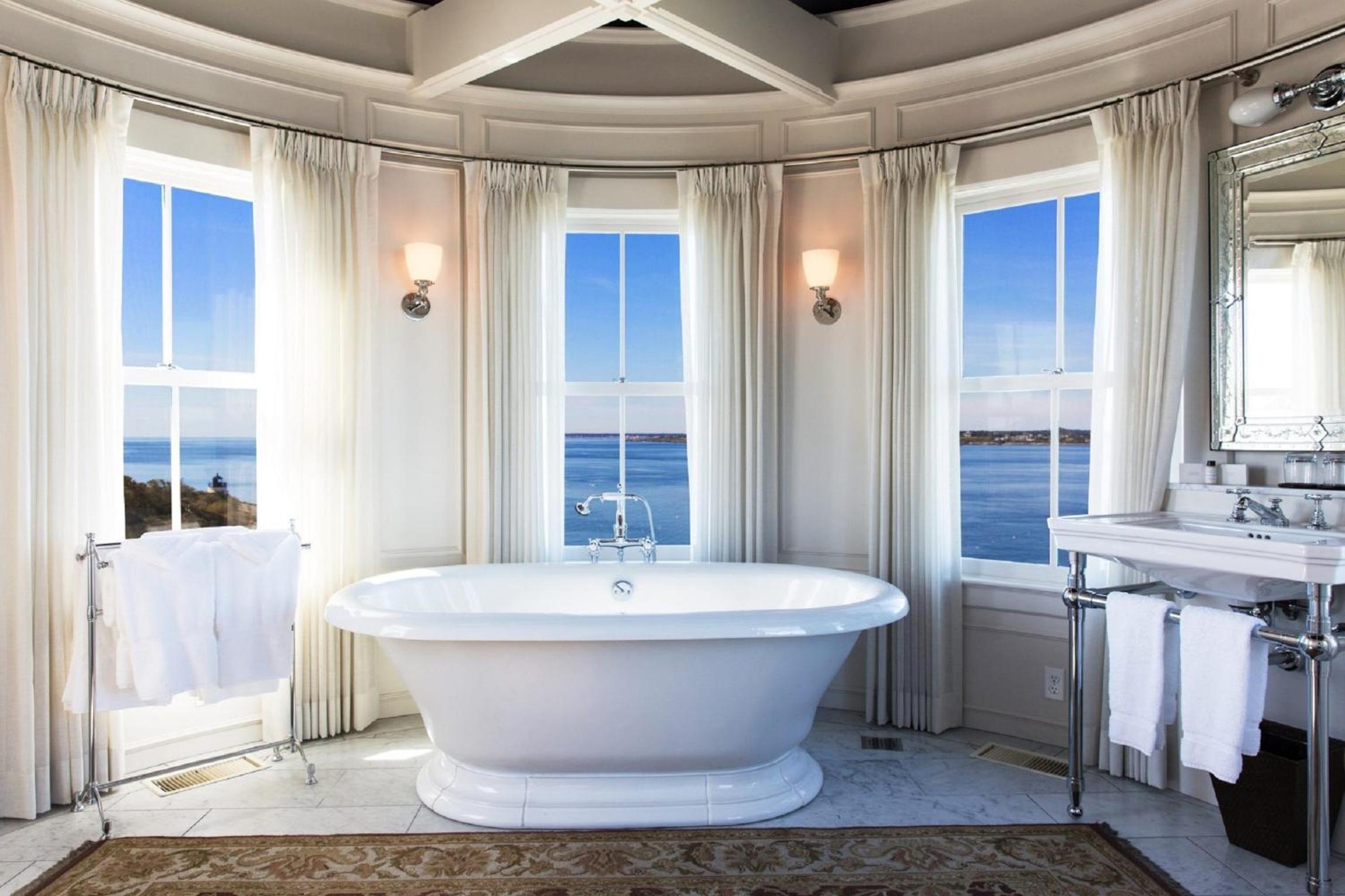 Deluxe King Suite photo 2