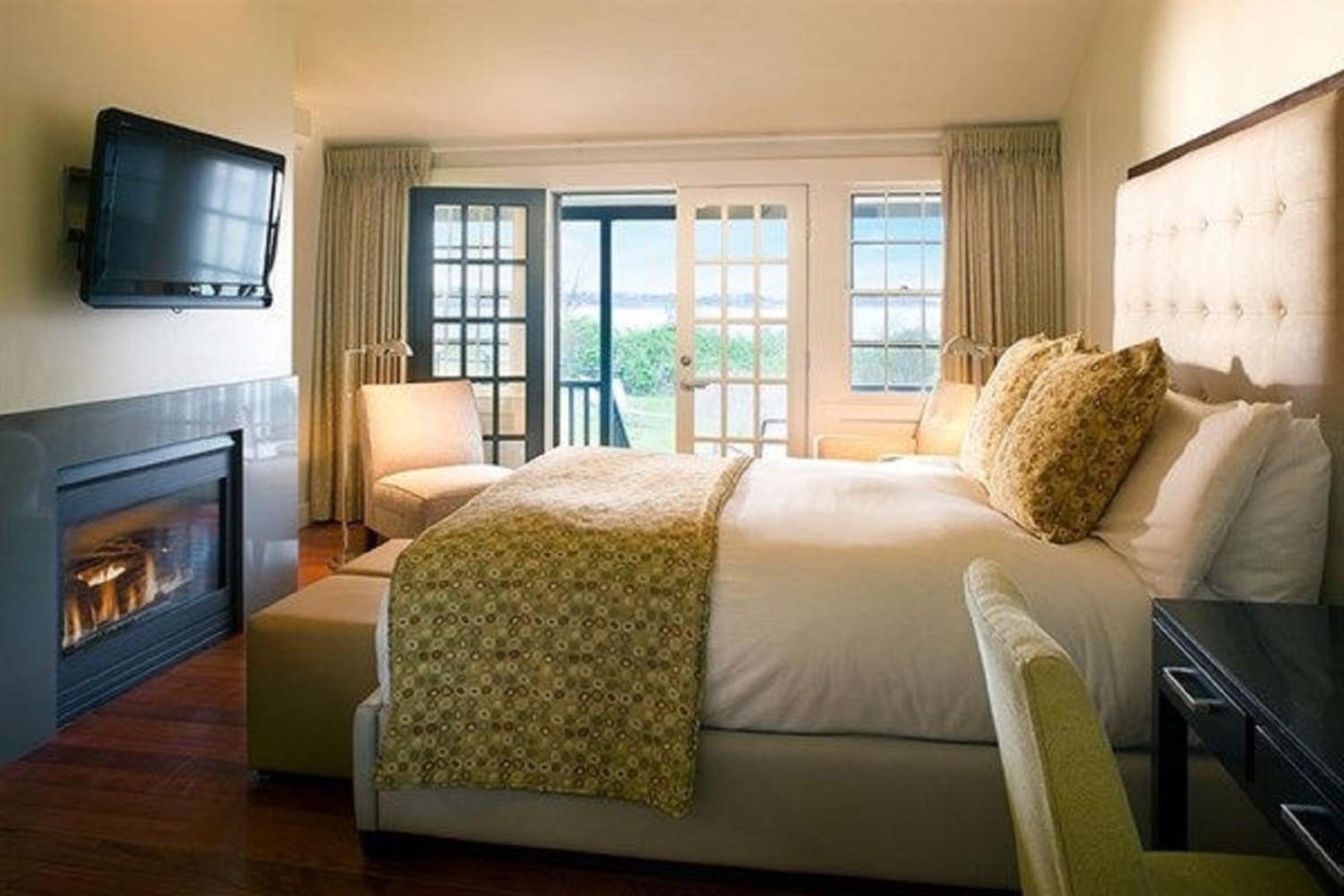 Harbor House - Photo 1