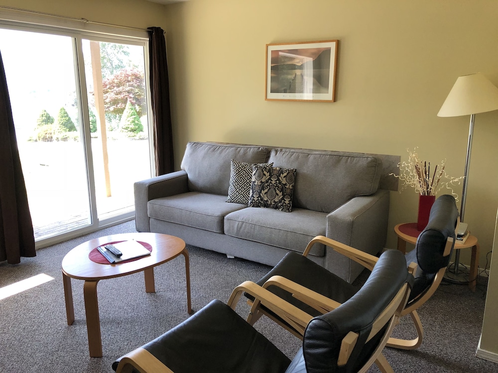 Family Room photo 3