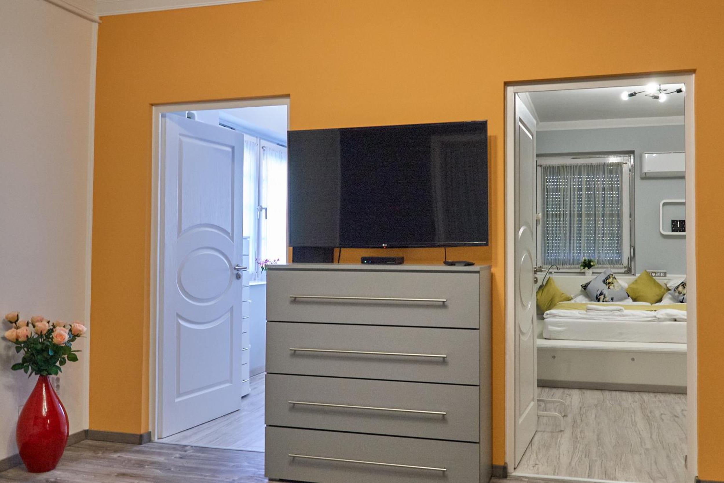 Two-Bedroom Apartment - Photo 9