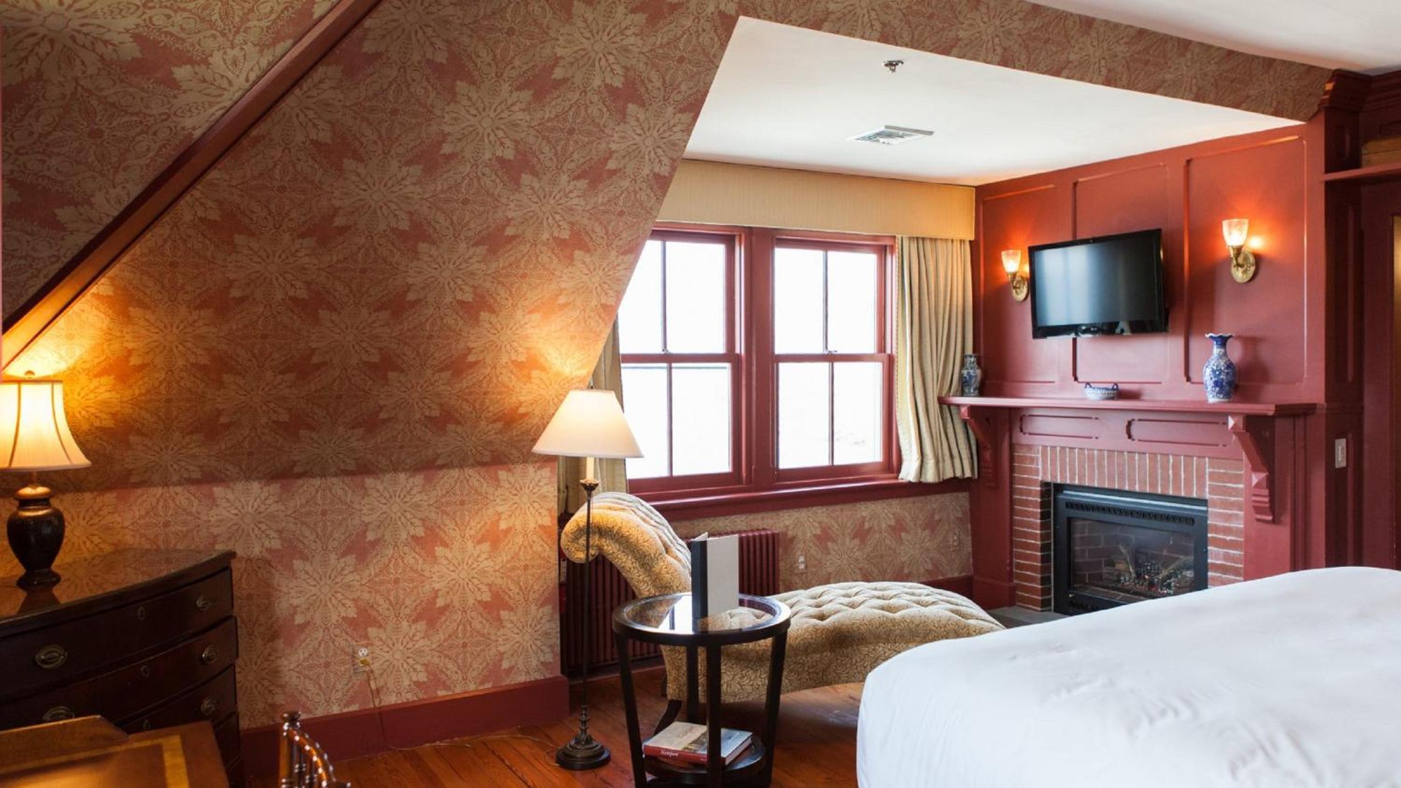 Deluxe King Room - Third Floor photo 3