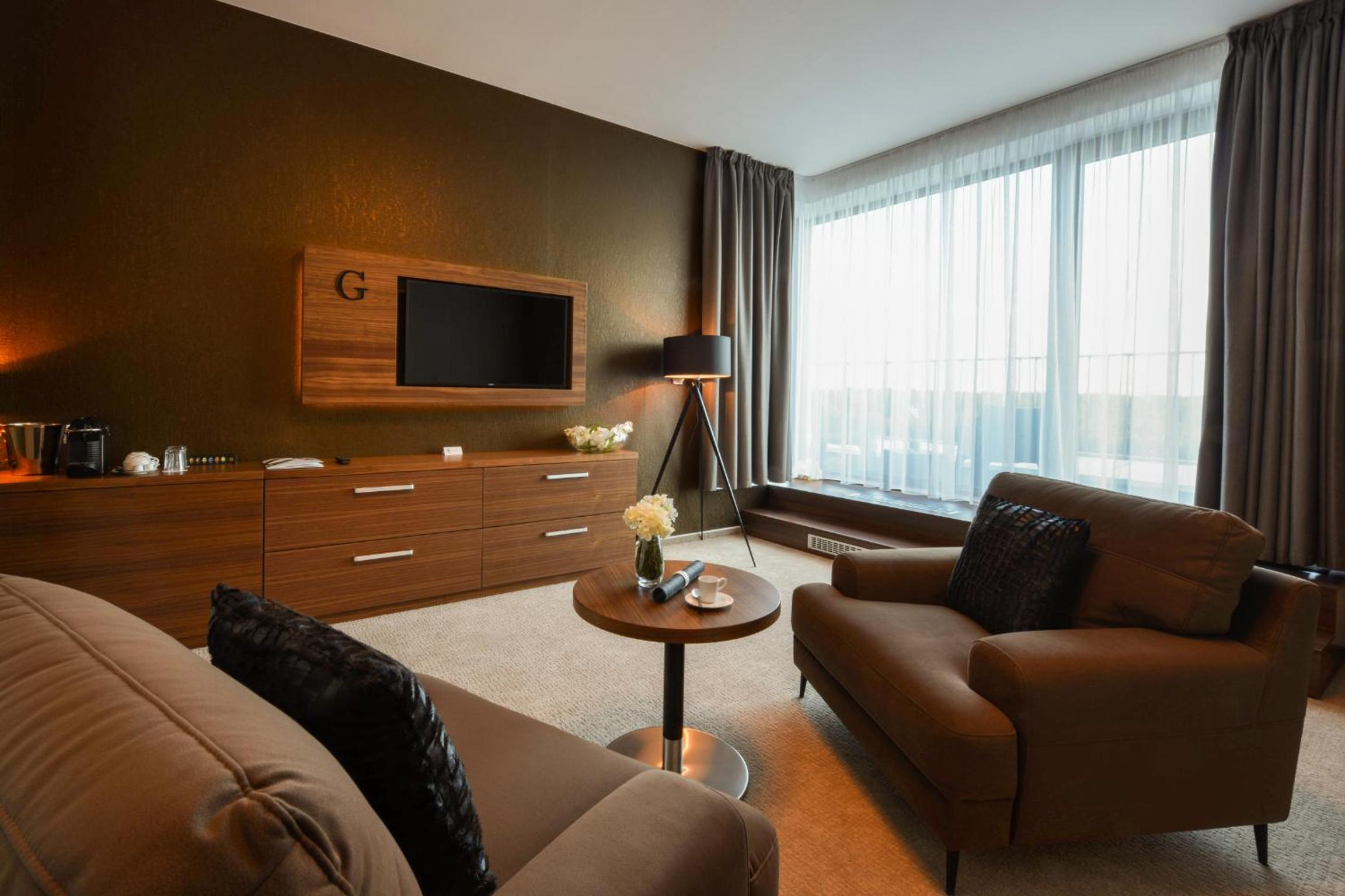 Suite - Photo 3