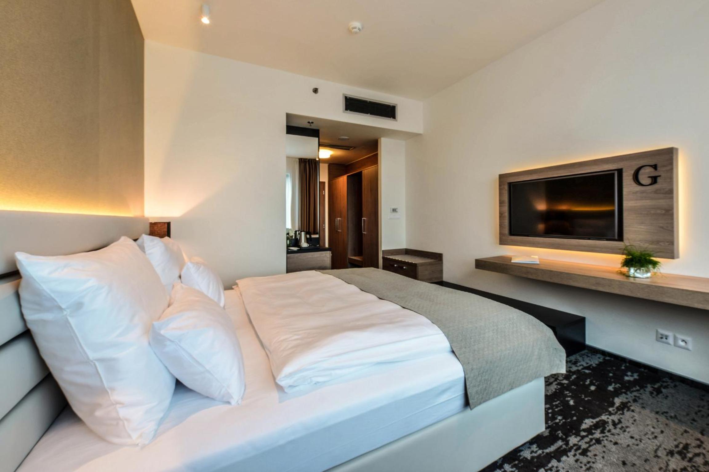 Standard Double or Twin Room - Photo 4