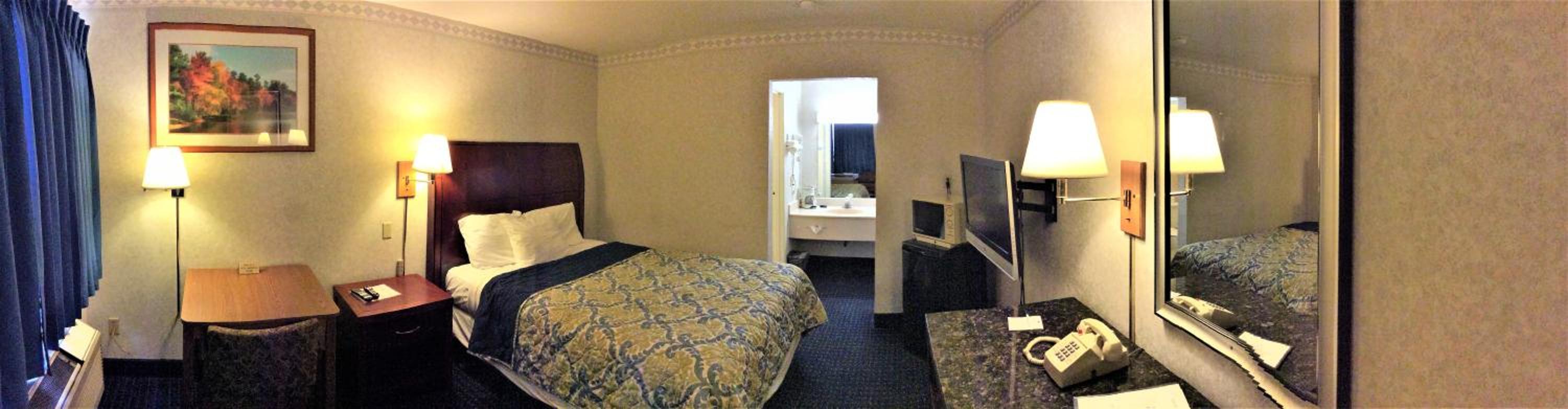 Queen Room - Photo 2