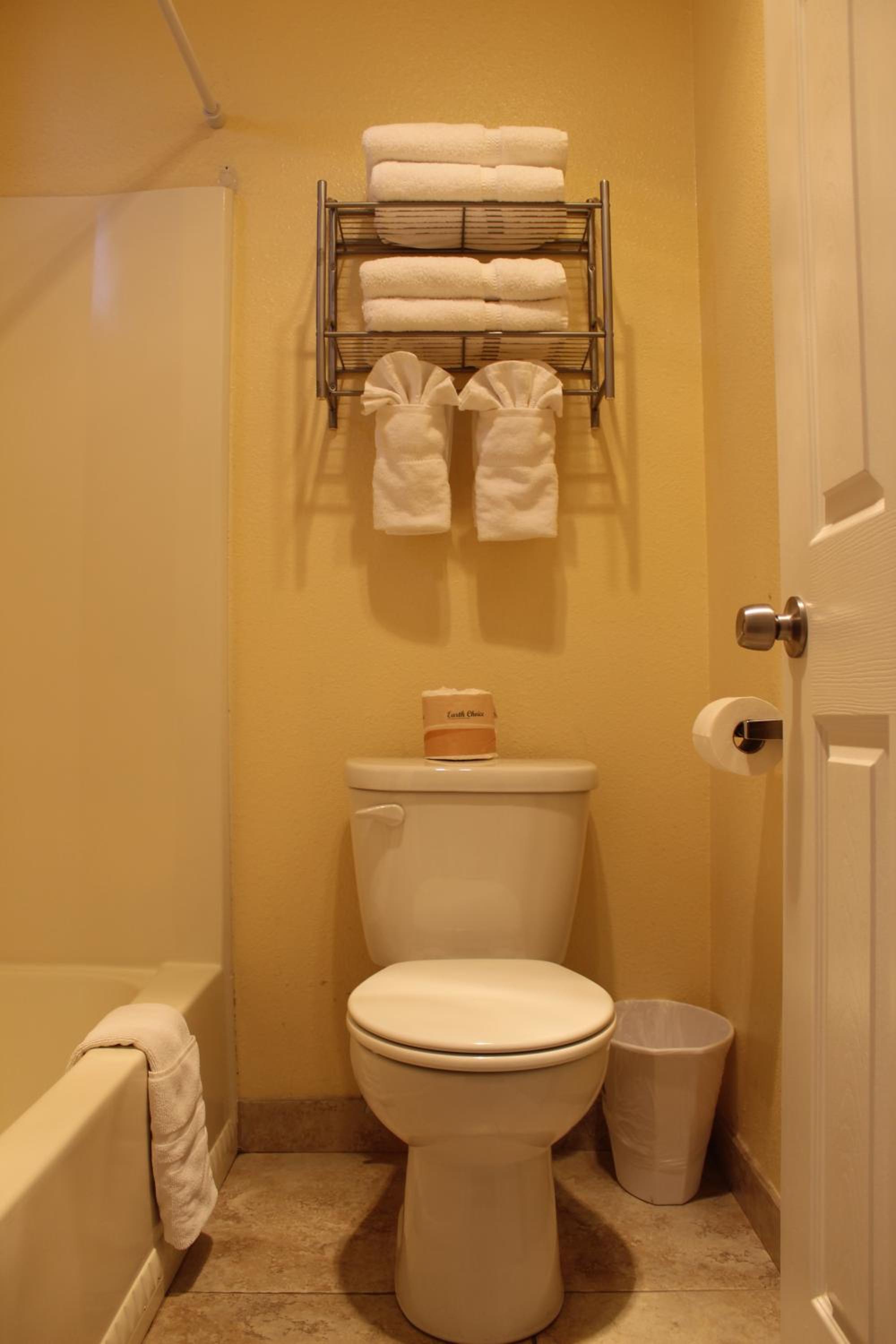 Queen Room photo 2