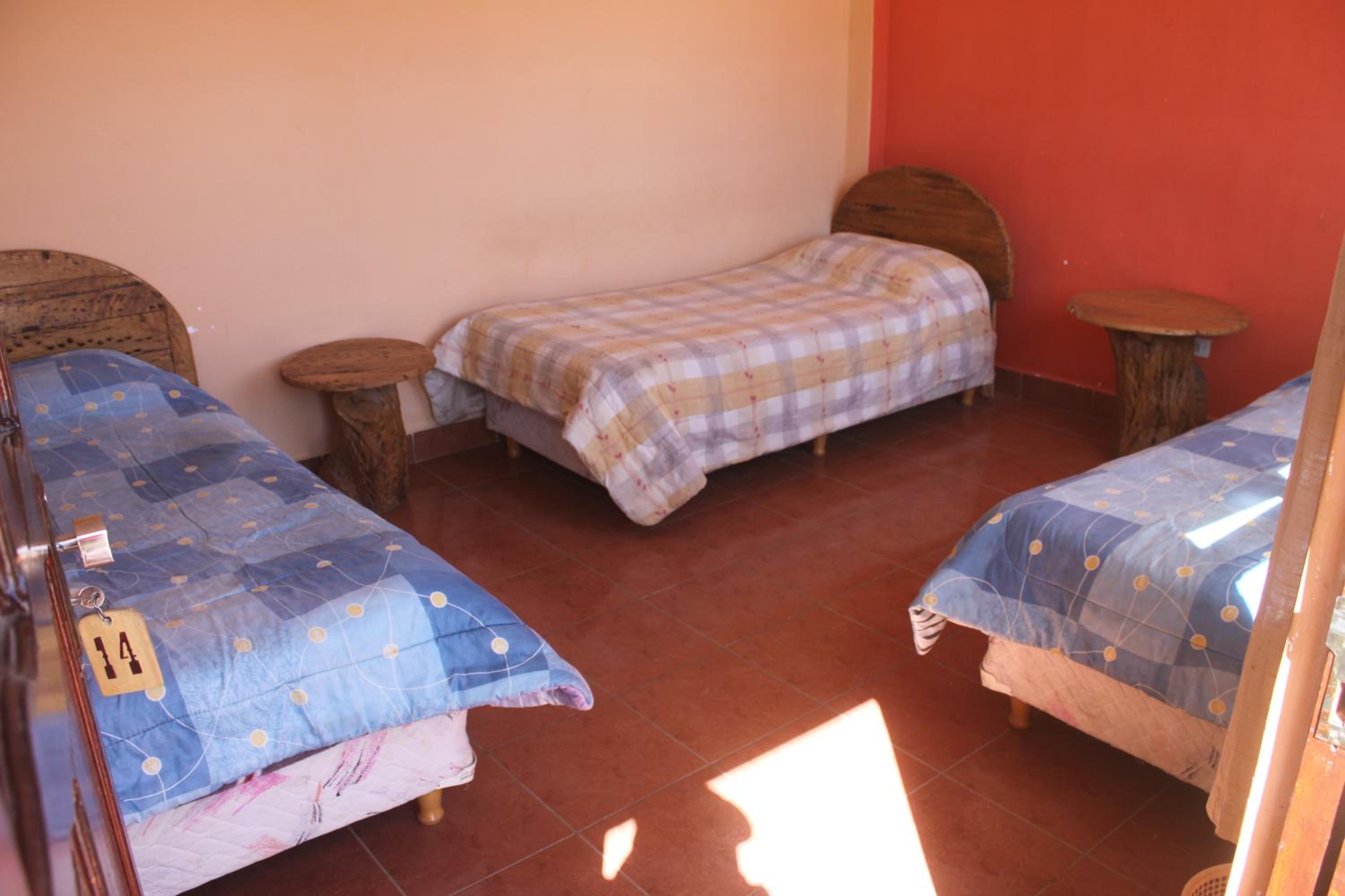 Economy Triple Room with Shared Bathroom photo 3