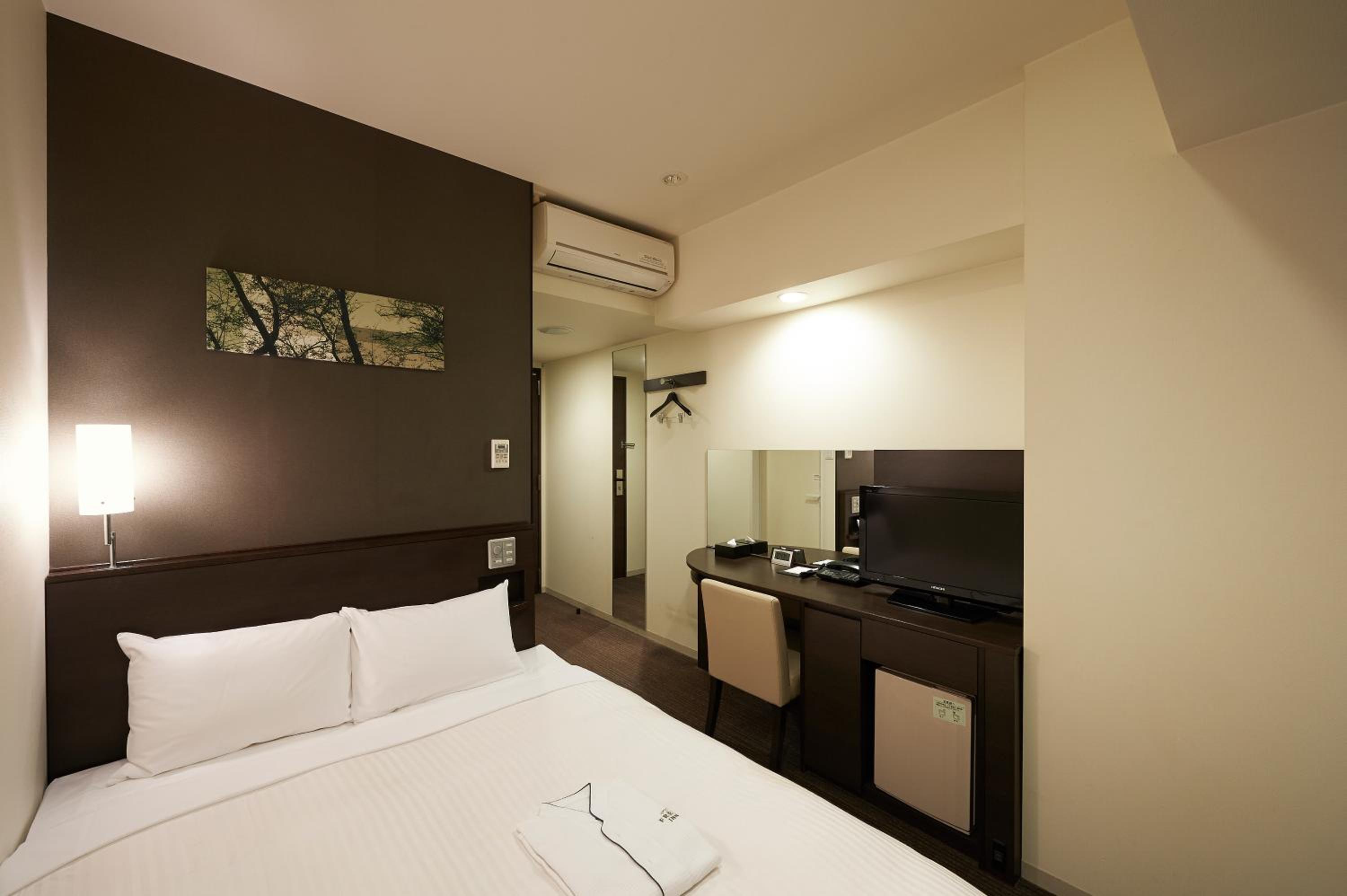 Standard Double Room - Smoking photo 3