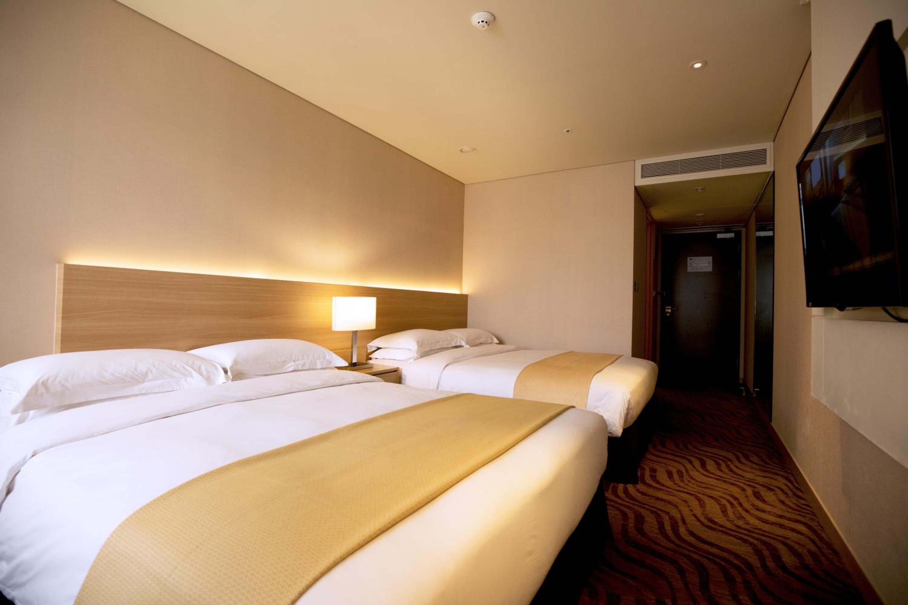 Royal Twin Room with Two Double Beds photo 3