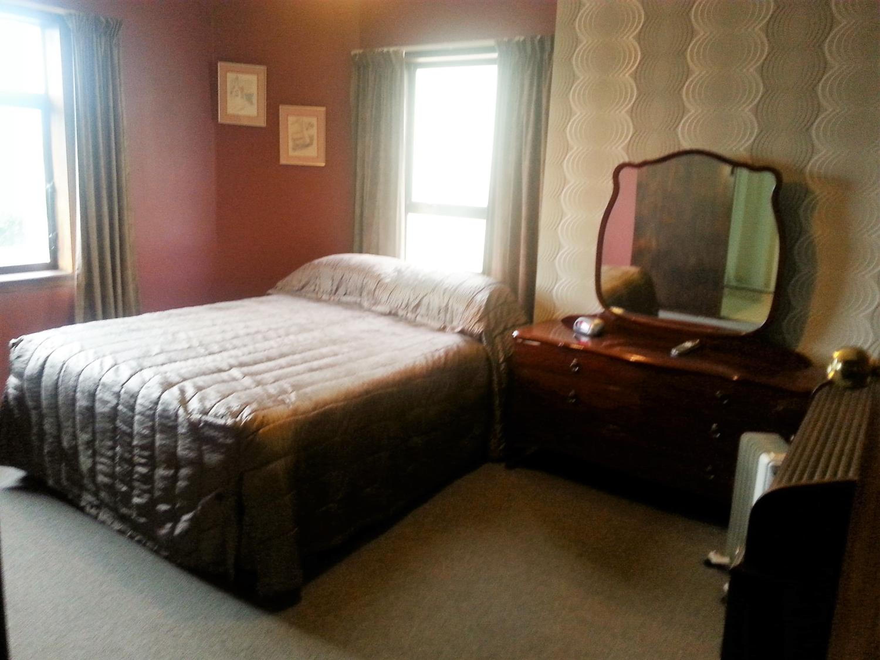 Queen Room photo 3