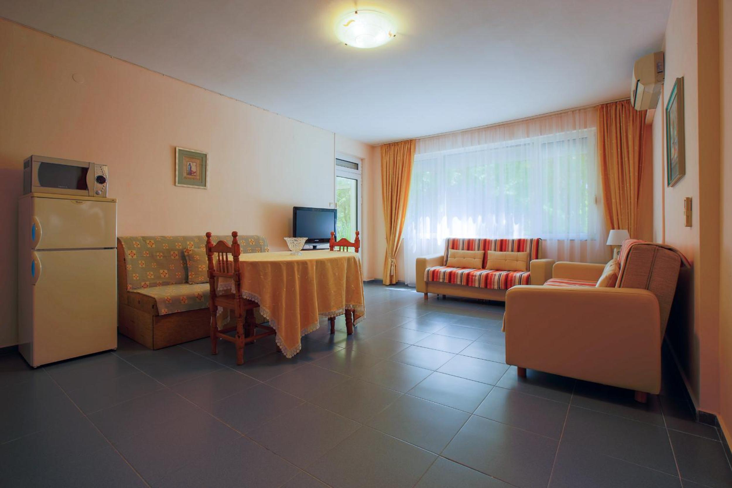 Apartment - Ground Floor photo 2
