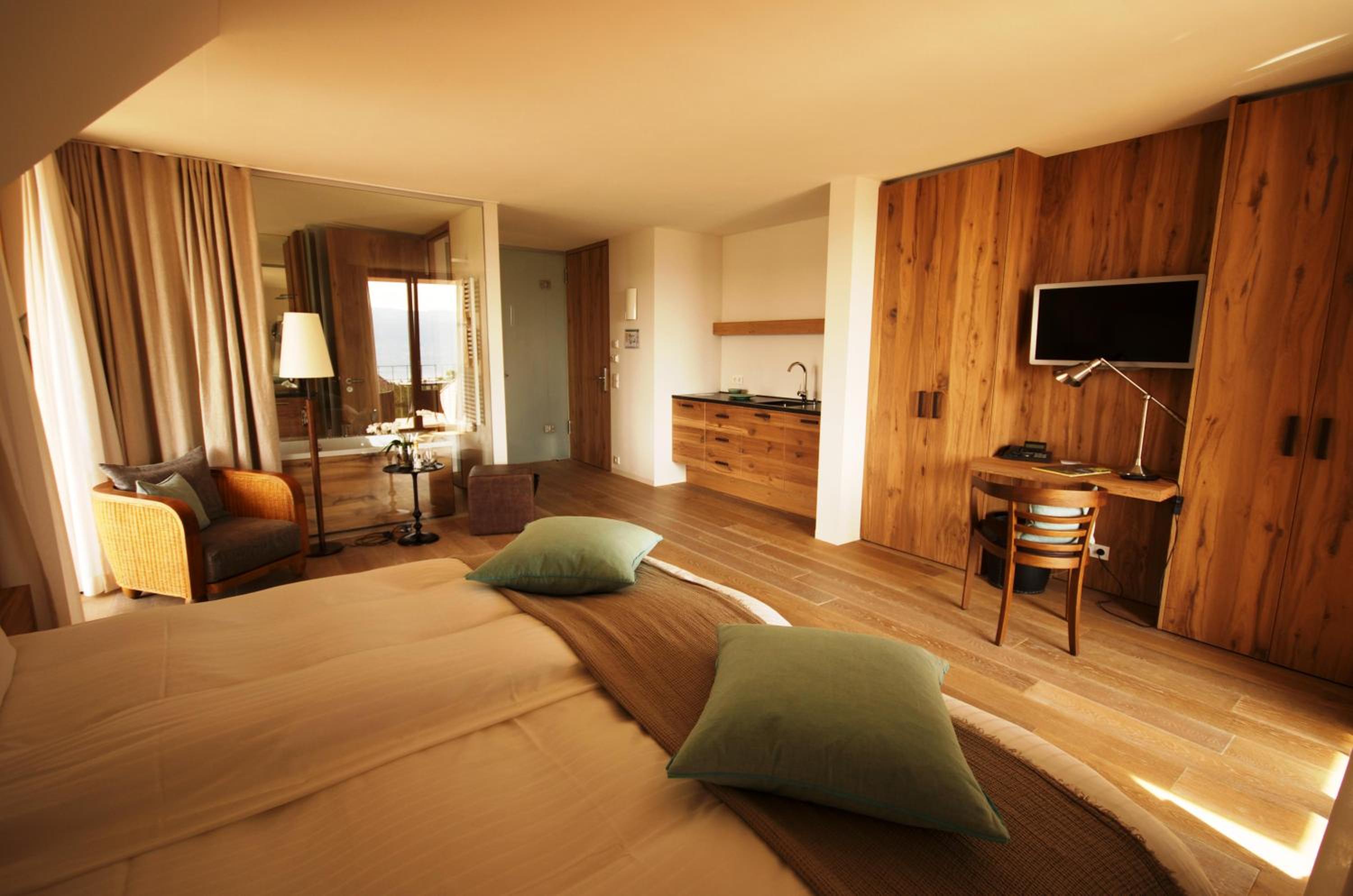 Cozy Suite with Hot Tub