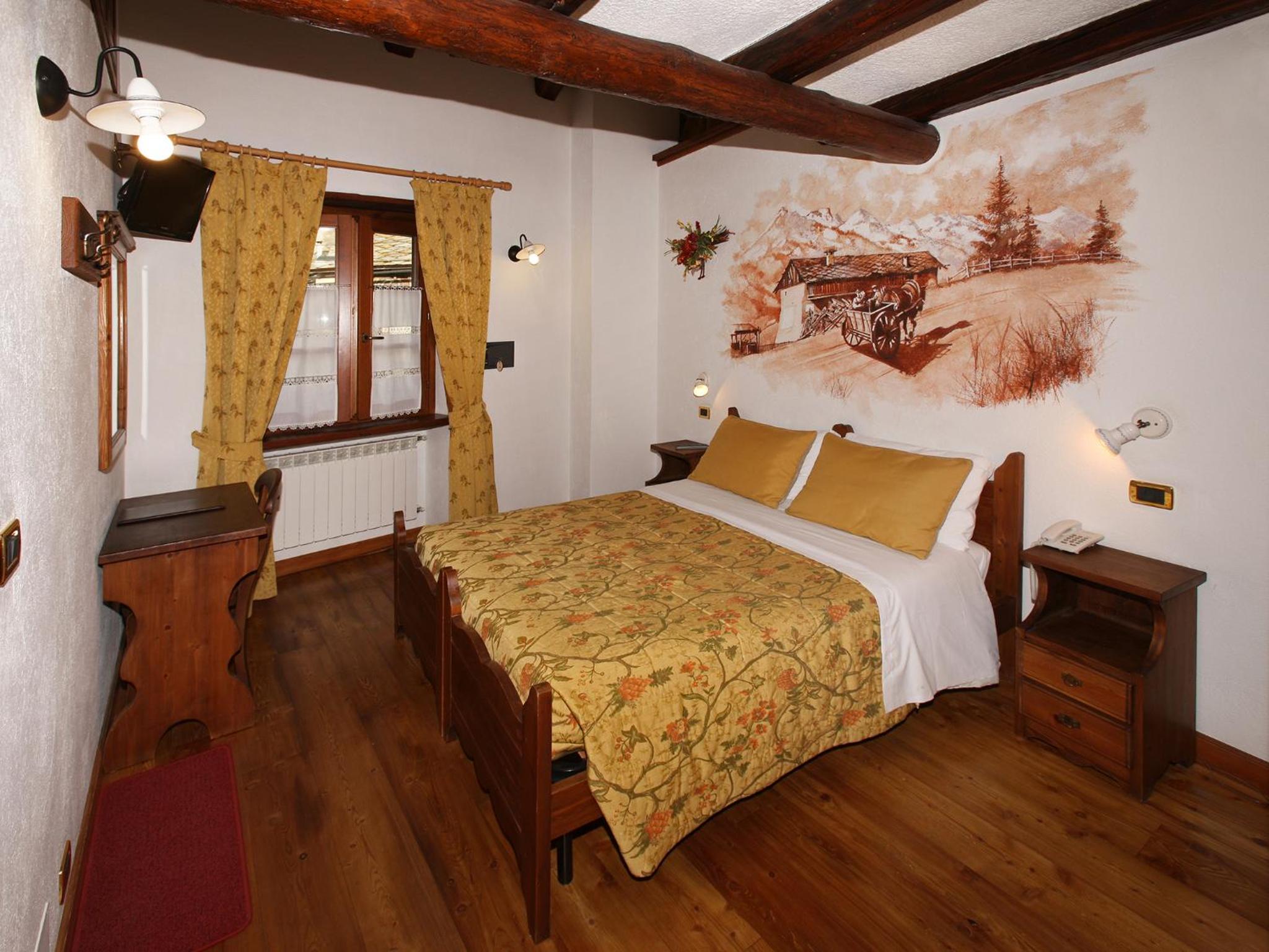 Double Room/Twin with Single Beds
