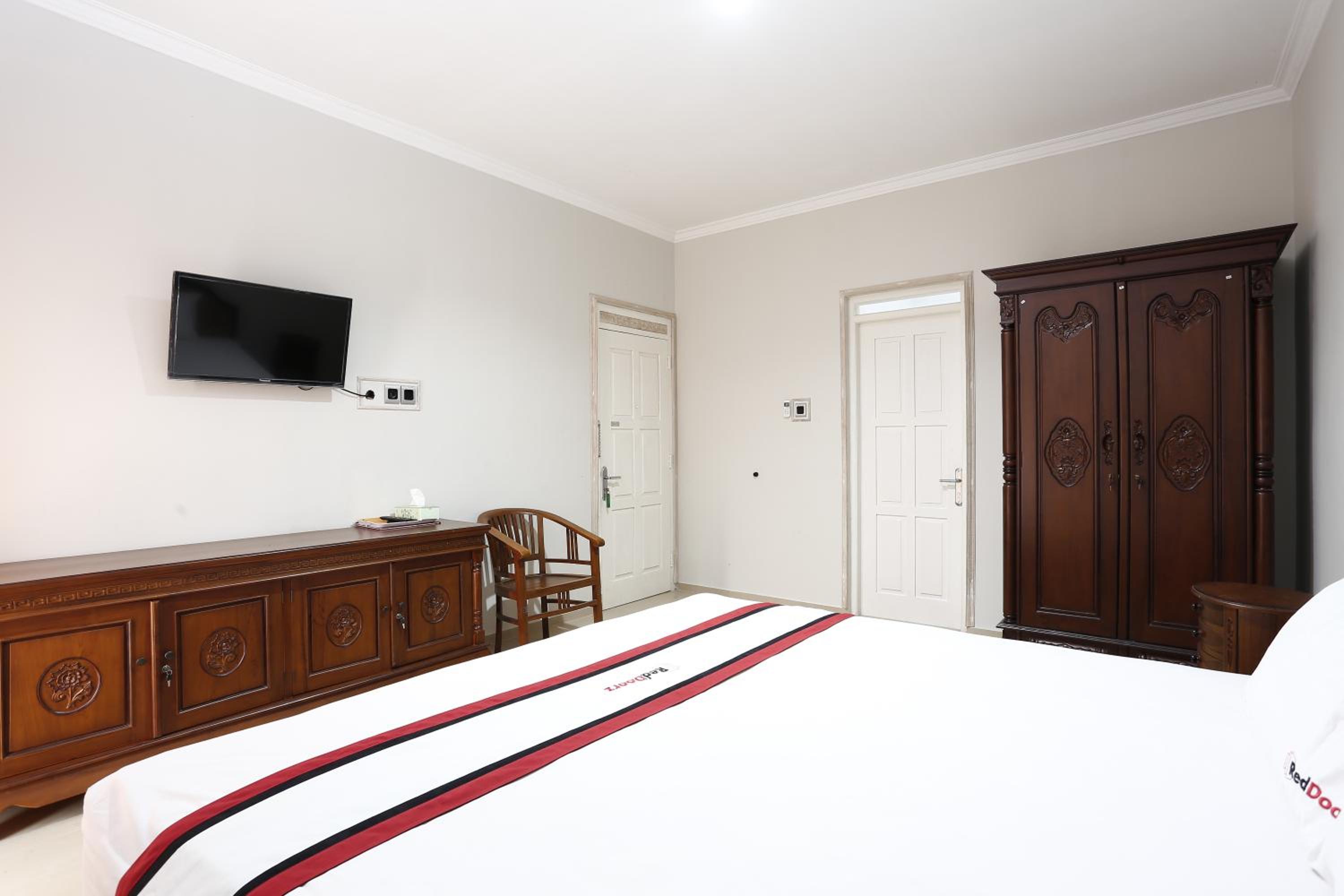 RedDoorz Double Room