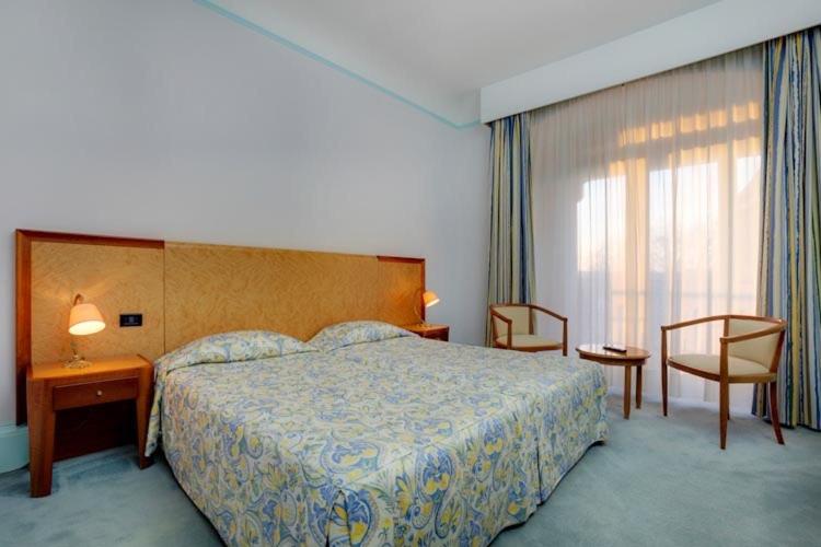 Connecting Rooms (4 People)