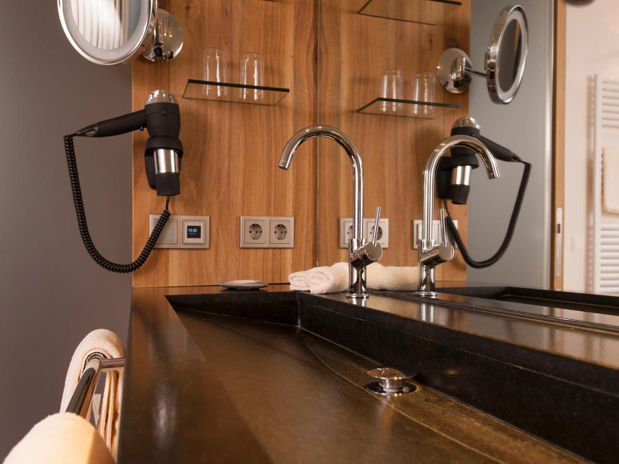 Cozy Suite with Hot Tub photo 3