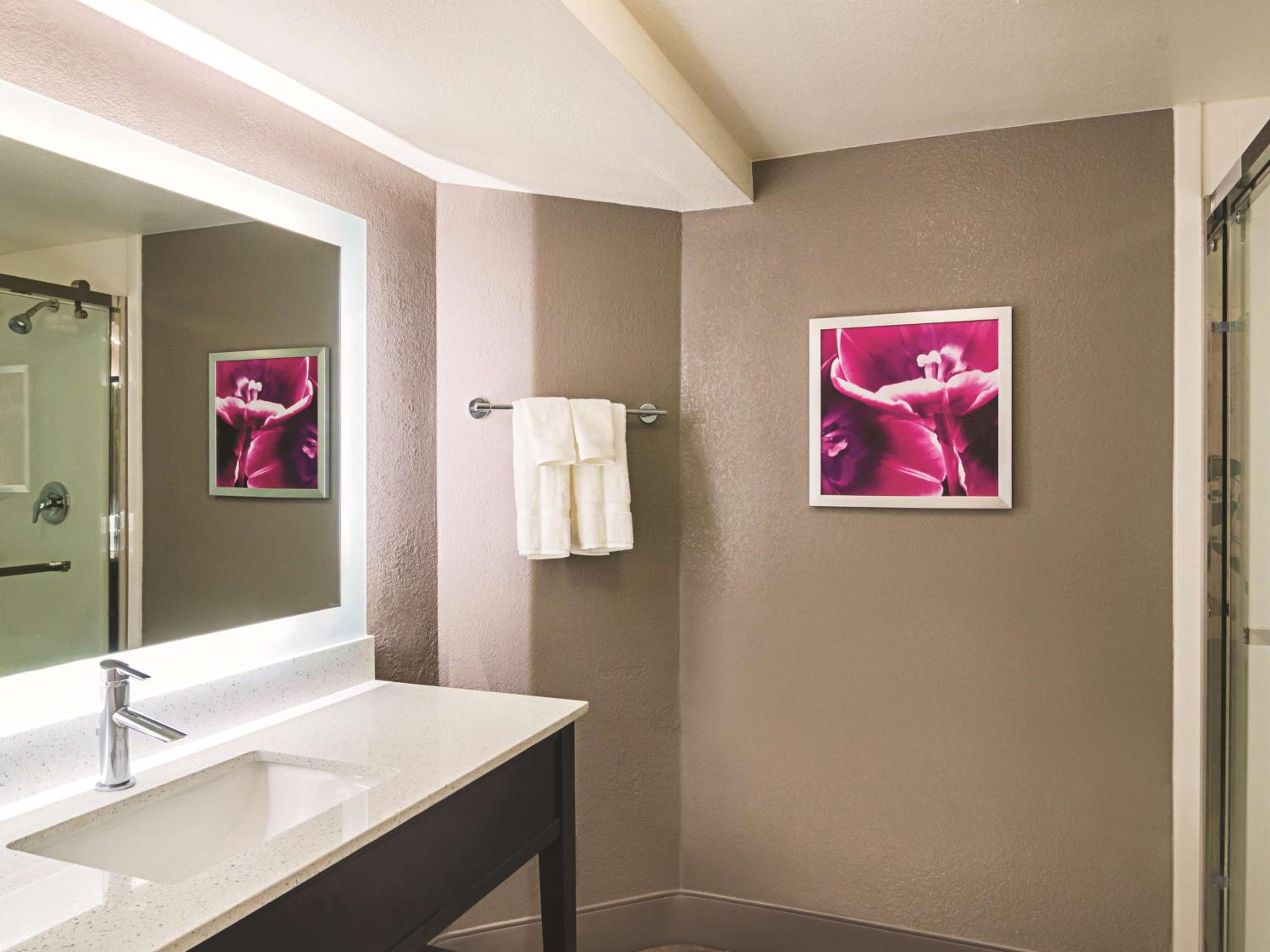 One-Bedroom King Suite - Non-Smoking - Photo 3